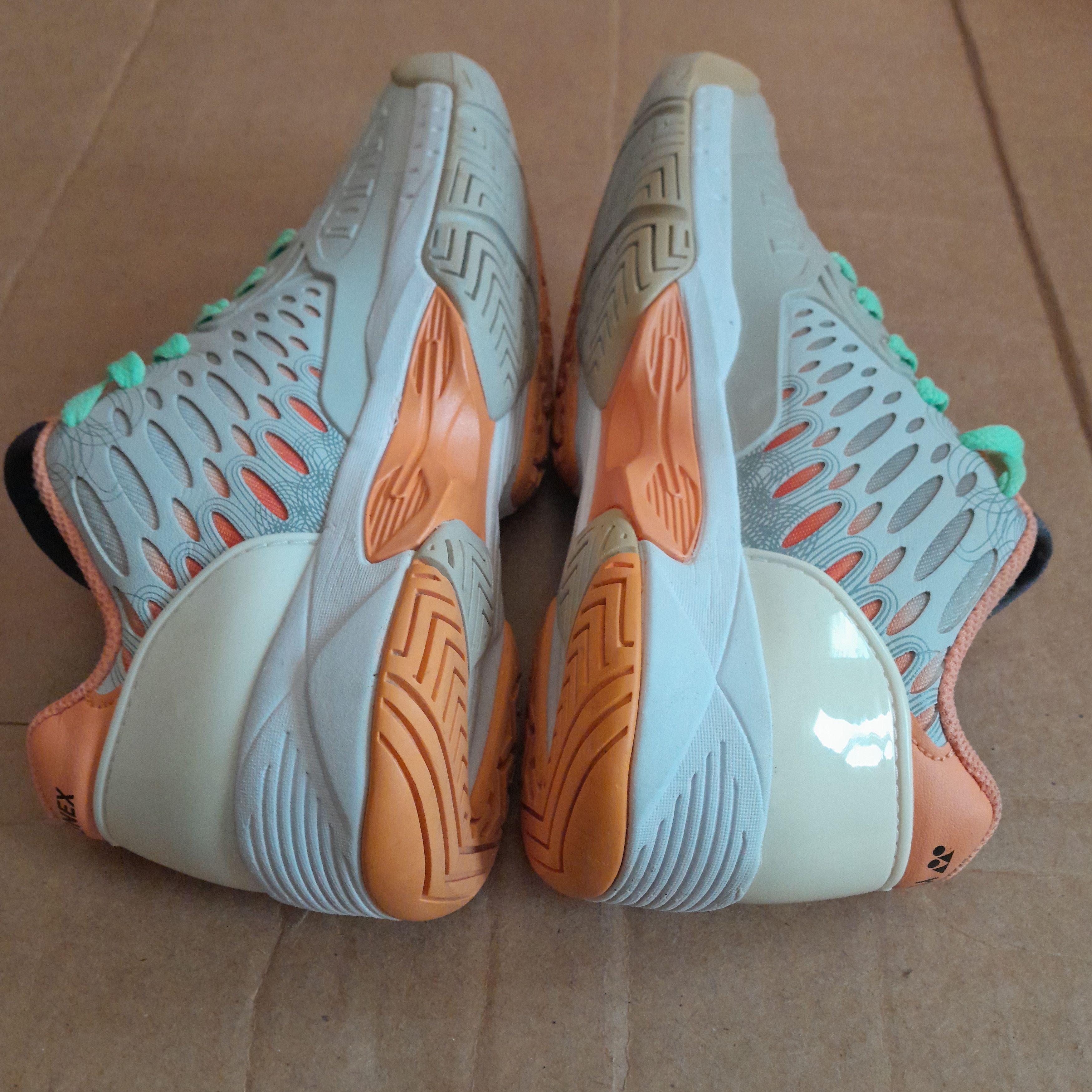 Other Yonex Badminton shoes Power Cushion Eclipsion Mid Top Size US 5 / EU 37 - 7 Thumbnail