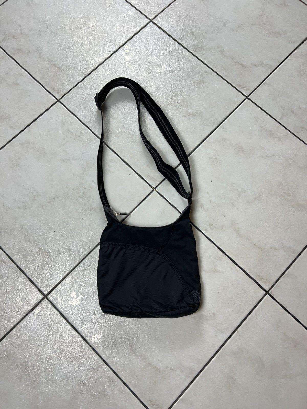 Nike Vintage Nike y2k shoulder bag crossbody drill swoosh logo Size ONE SIZE - 12 Thumbnail