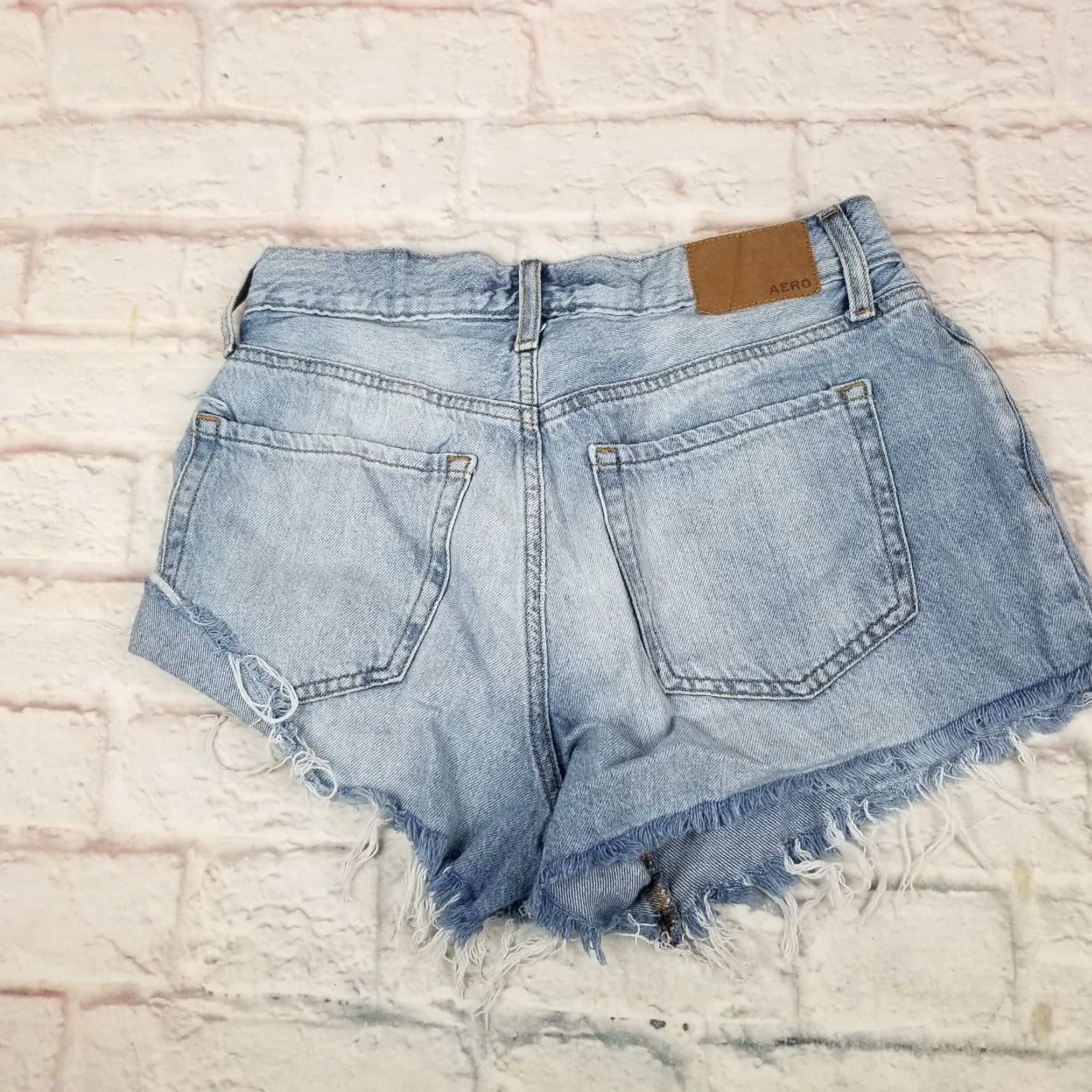Vintage Aeropostale Womens Shorts Size 4 Blue Light Wash High Rise Mom Cut-off Size 27" / US 4 / IT 40 - 4 Thumbnail