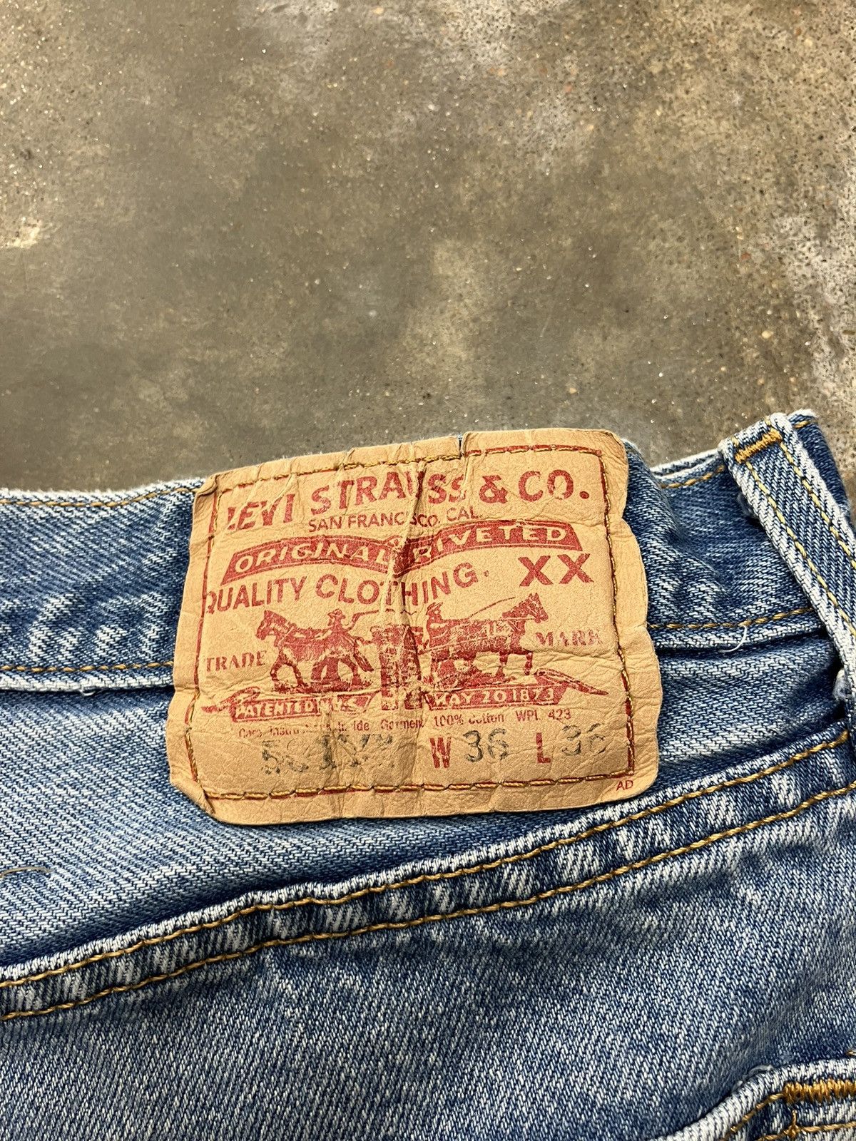 Levi's × Vintage Levi’s 501 Distressed Jeans Size US 33 - 7 Thumbnail
