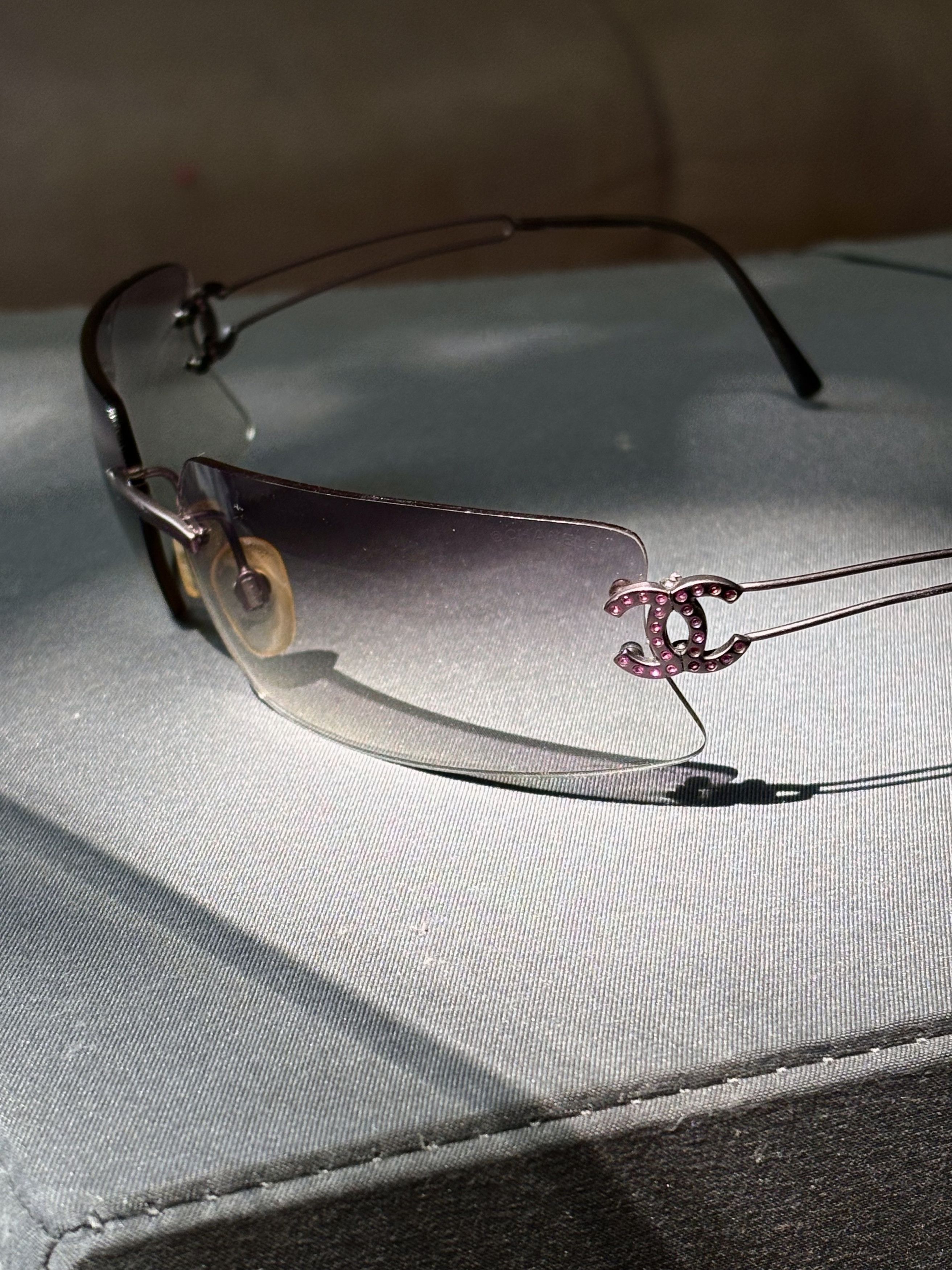 Chanel Chanel Sunglasses 4051-B Rhinestone Logo Rimless Vintage Size ONE SIZE - 1 Thumbnail