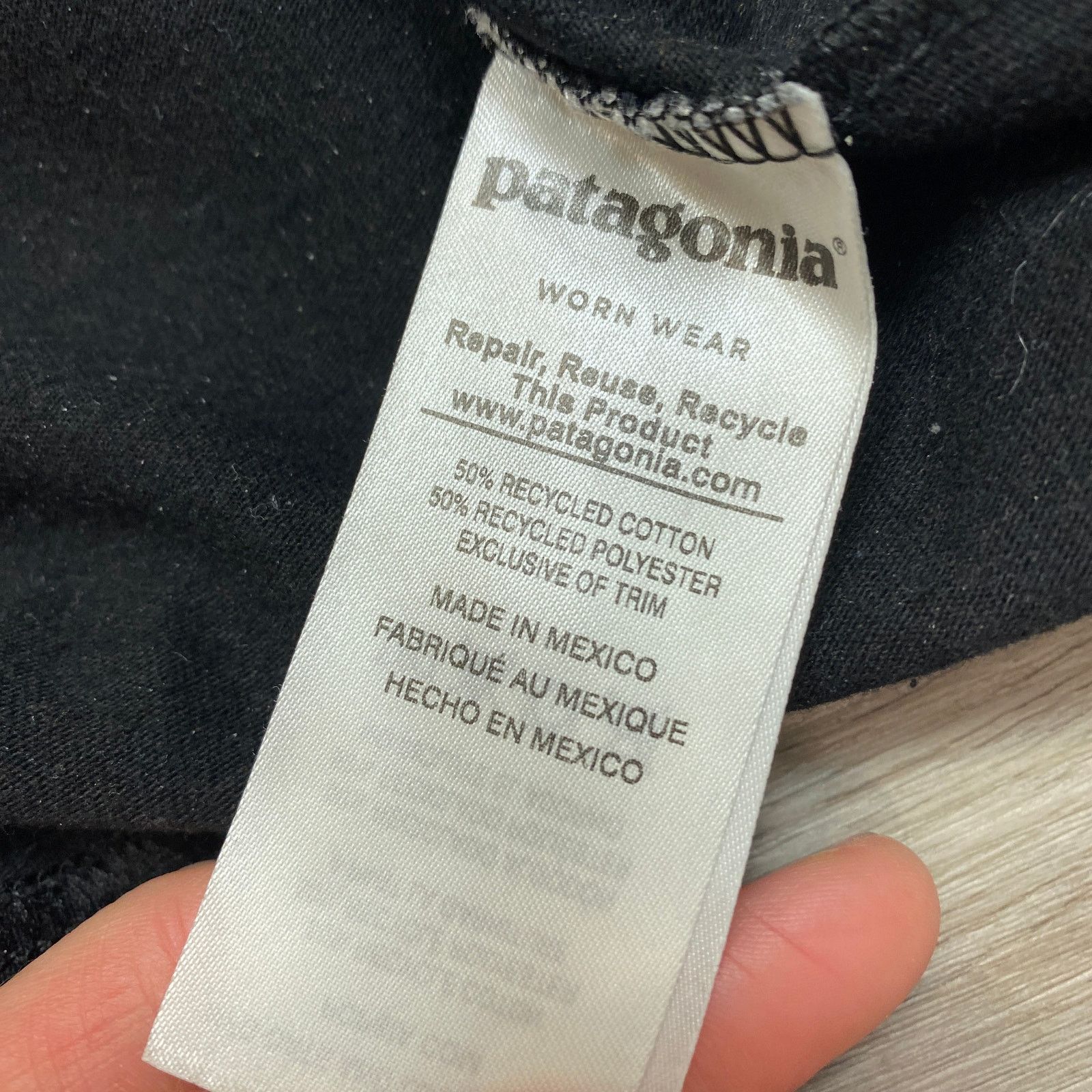 Patagonia Patagonia P-6 Logo Long Sleeve Responsibili-tee Shirt Small Size US S / EU 44-46 / 1 - 8 Thumbnail