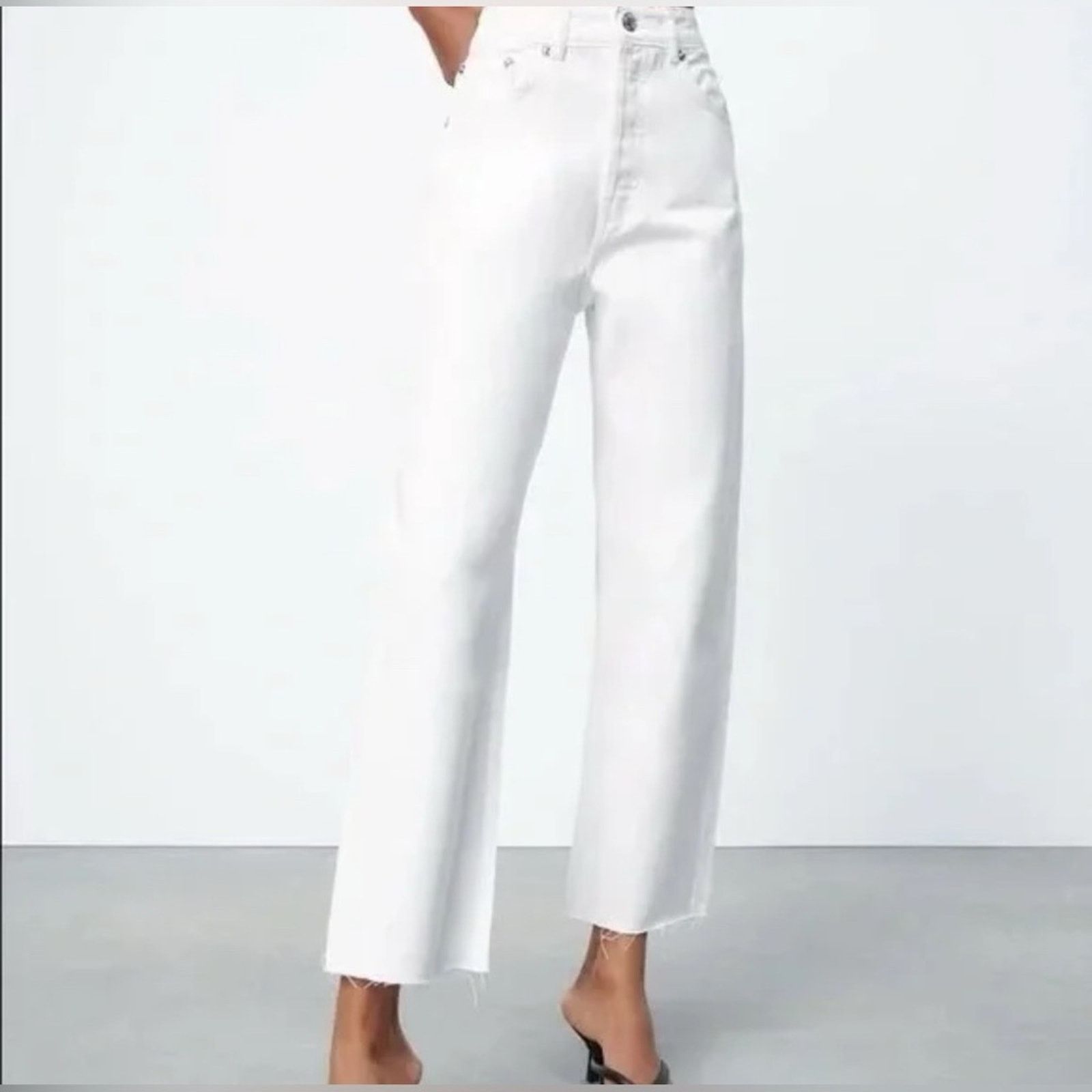 Zara NWT- ZARA | White Hi-Rise Straight Leg Jean-sz 4 Size 27" / US 4 / IT 40 - 1 Thumbnail