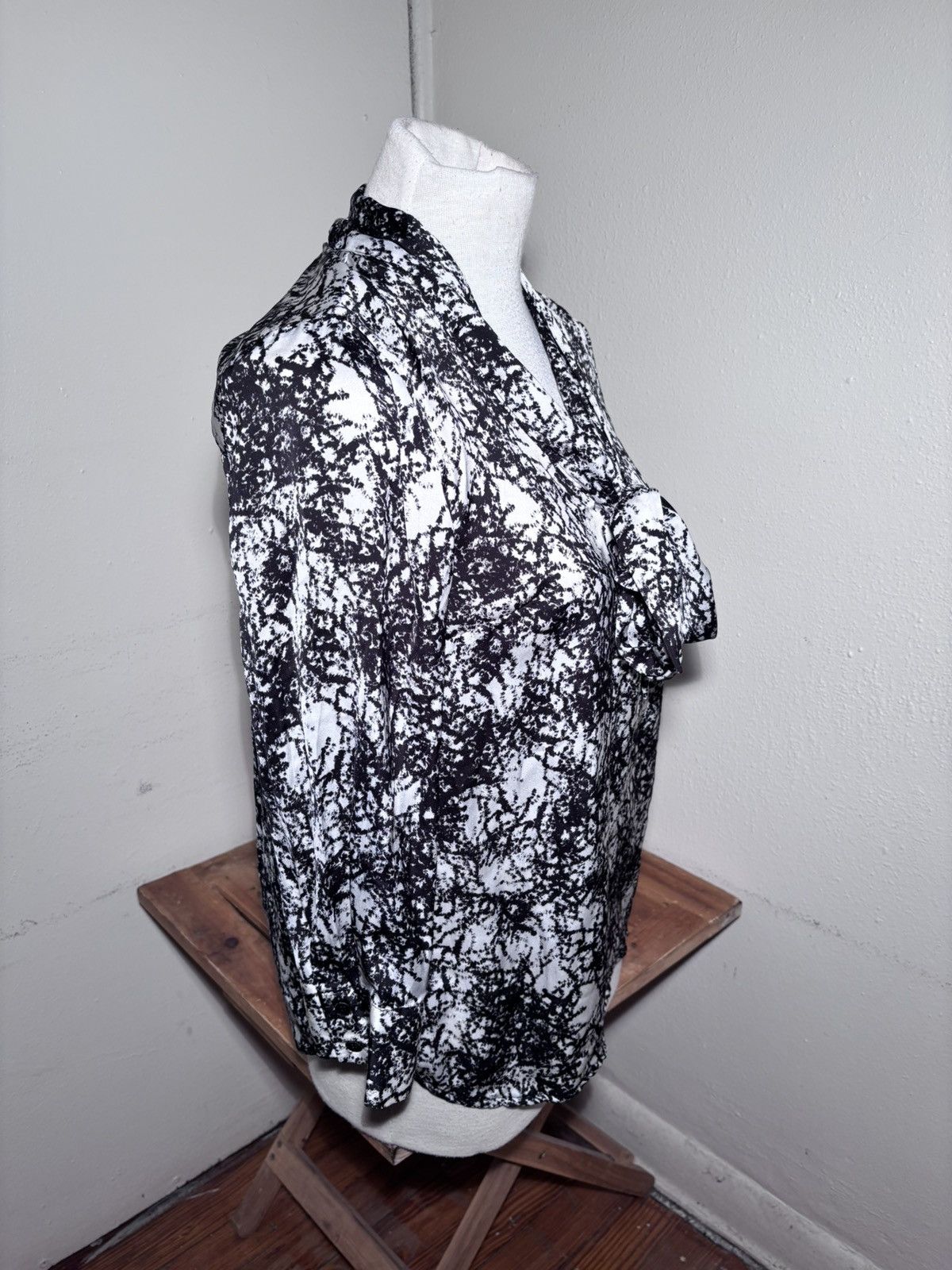 Other Kensie Black& White Bow Front Blouse Size S / US 4 / IT 40 - 4 Thumbnail
