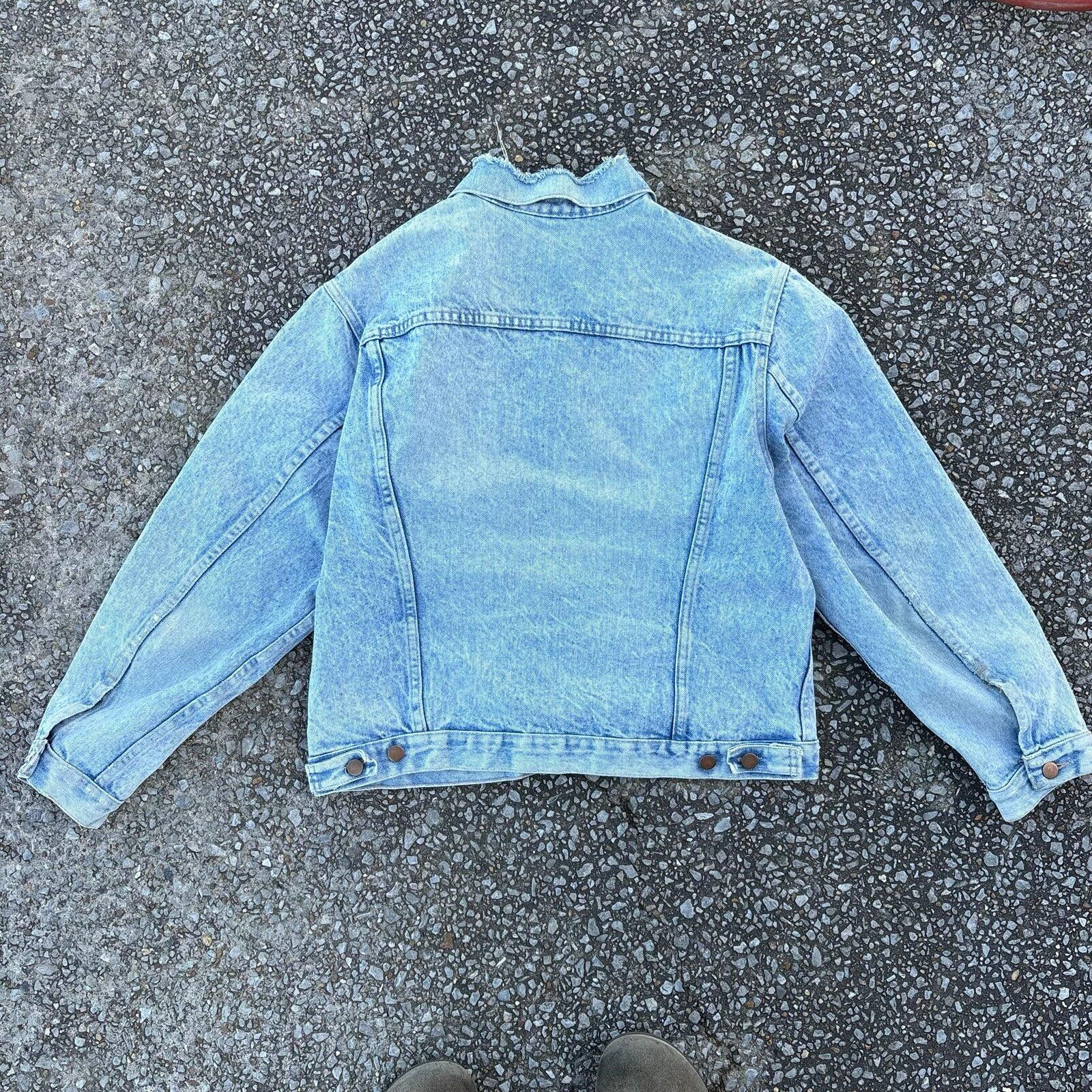 Levi's Vintage 90s light blue Jean denim jacket Size US L / EU 52-54 / 3 - 2 Thumbnail