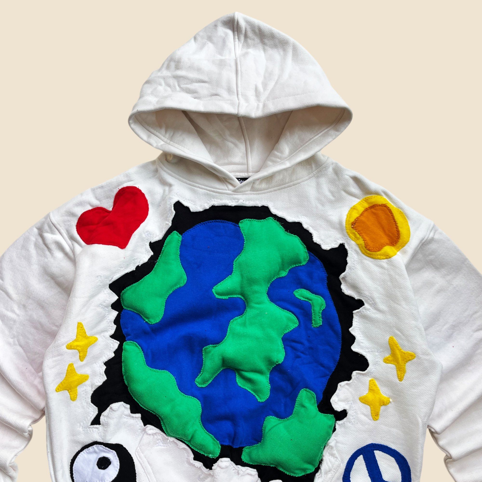 Handmade × Vintage 1 OF 1 REWORKED CRACKY 3D PUFF EARTH WHITE HOODIE SIZE L Size US L / EU 52-54 / 3 - 2 Thumbnail