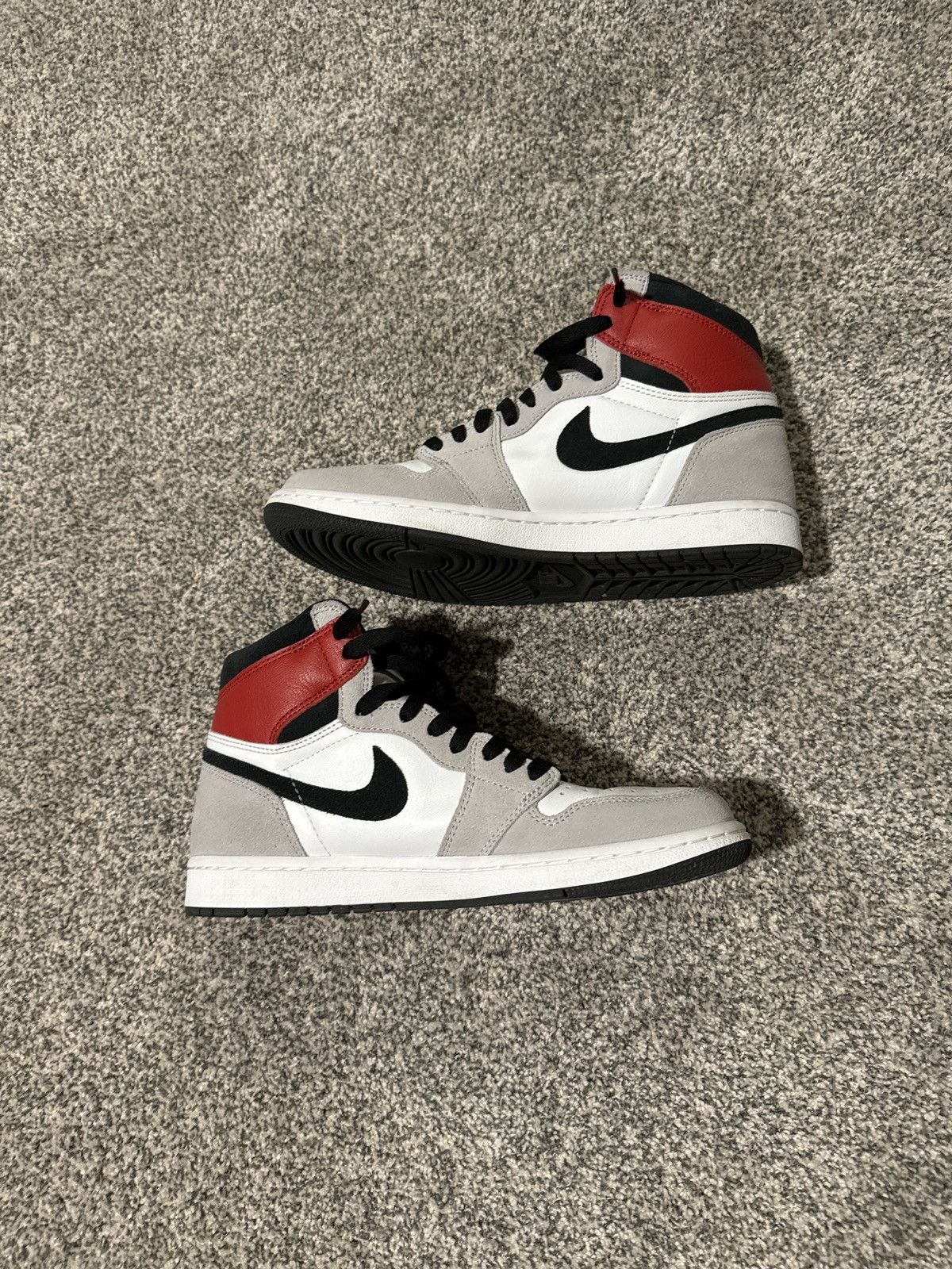 Jordan Brand × Nike Air Jordan 1 Retro High Og “Smoke Grey” Size US 9 / EU 42 - 2 Thumbnail
