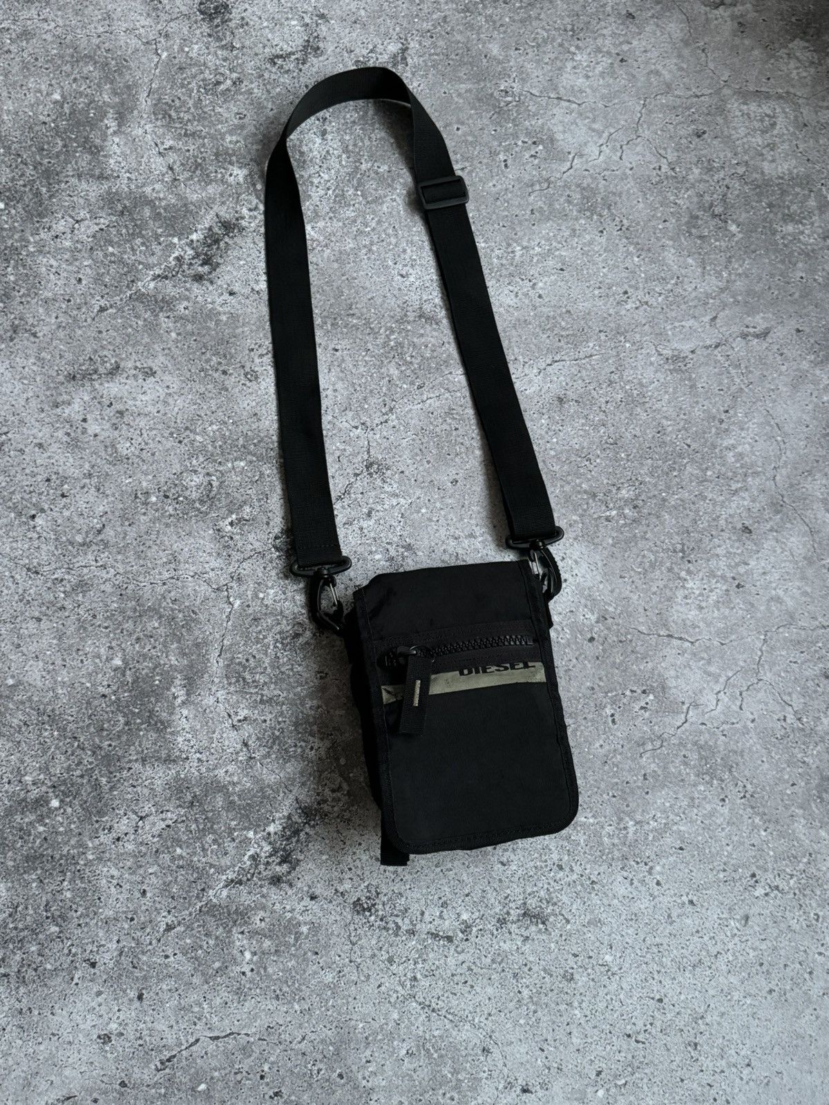 Diesel × Vintage Vintage Diesel nylon Y2K crossbody bag messenger Size ONE SIZE - 3 Thumbnail