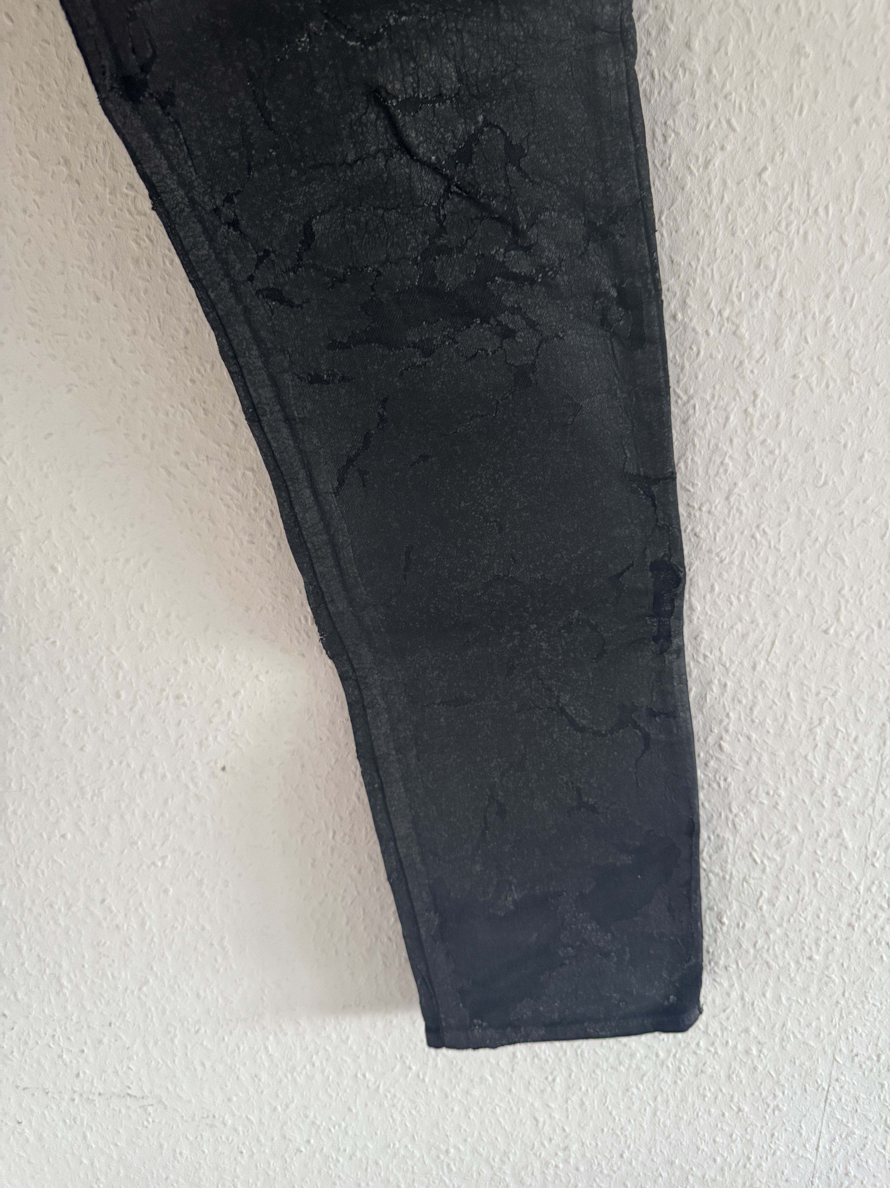 Cracked Paint Slim-Fit Denim Pants – Black