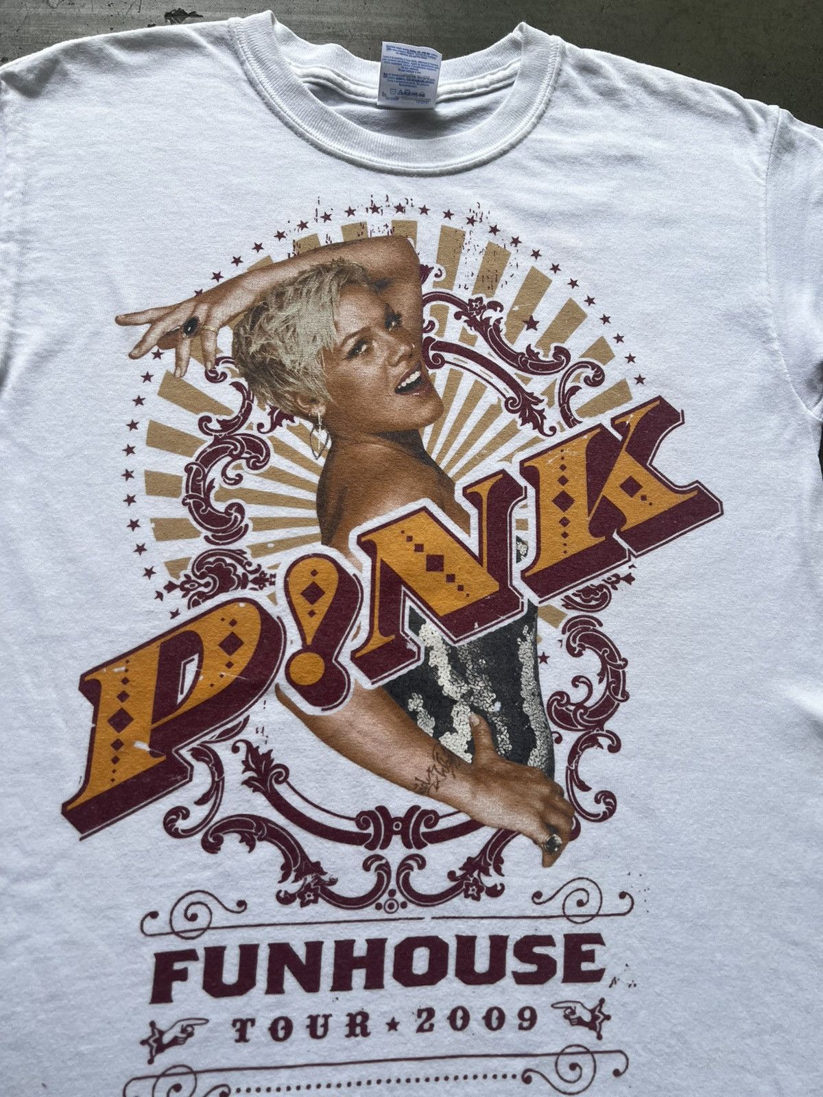 Vintage Y2K 2009 P!NK Funhouse Tour Tee Shirt Pink Avril Paramore Size US S / EU 44-46 / 1 - 3 Thumbnail