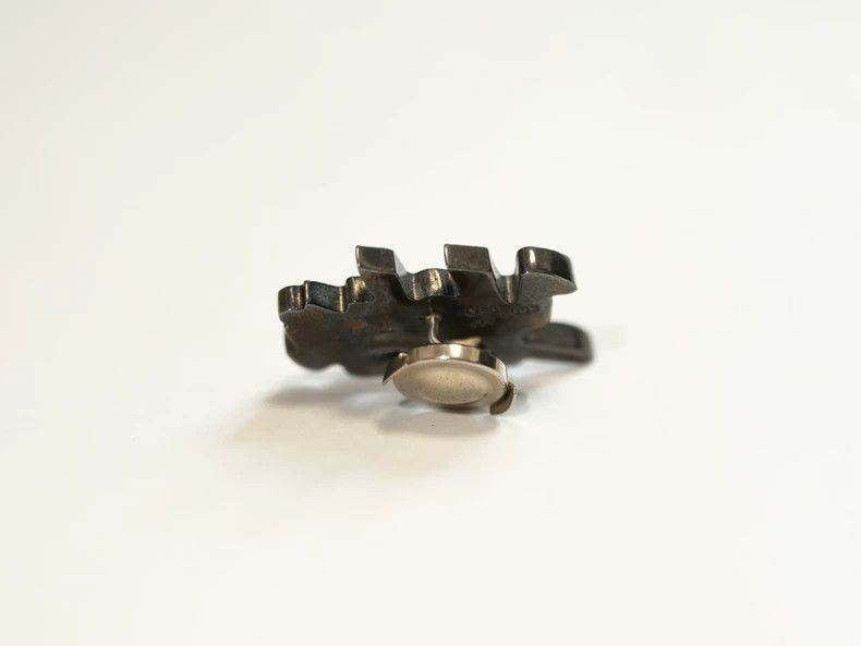 Yohji Yamamoto Yohji Yamamoto Yohji Yamamoto Brooch Pin Accessory Size ONE SIZE - 2 Thumbnail