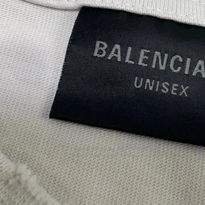 Balenciaga Balenciaga SS24 Distressed White Graphic T. Size US XS / EU 42 / 0 - 3 Thumbnail