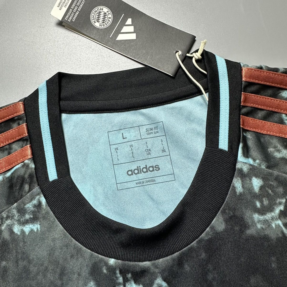 Vintage BAYERN ADIDAS 2024/2025 FOOTBALL AWAY JERSEY #19 DAVIES Size US L / EU 52-54 / 3 - 8 Thumbnail