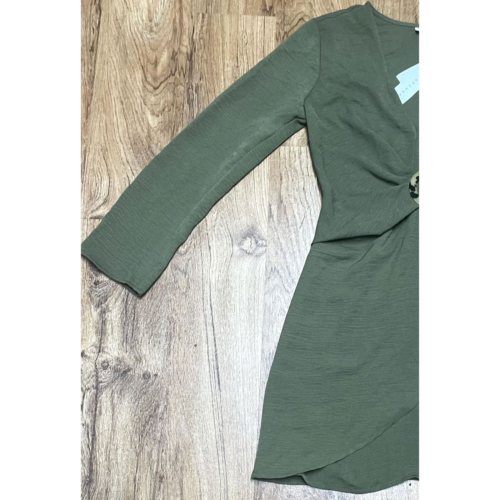 Topshop Topshop Green Long Sleeve V-Neck Dress Shirt Blouse Size 4 Polyester NWT Womens Regular Size S / US 4 / IT 40 - 3 Thumbnail