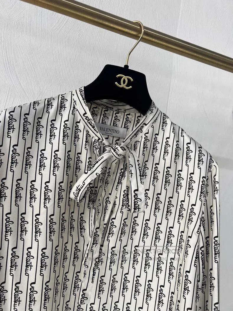 Valentino Valentino silk-printed shirt Size M / US 6-8 / IT 42-44 - 2 Thumbnail