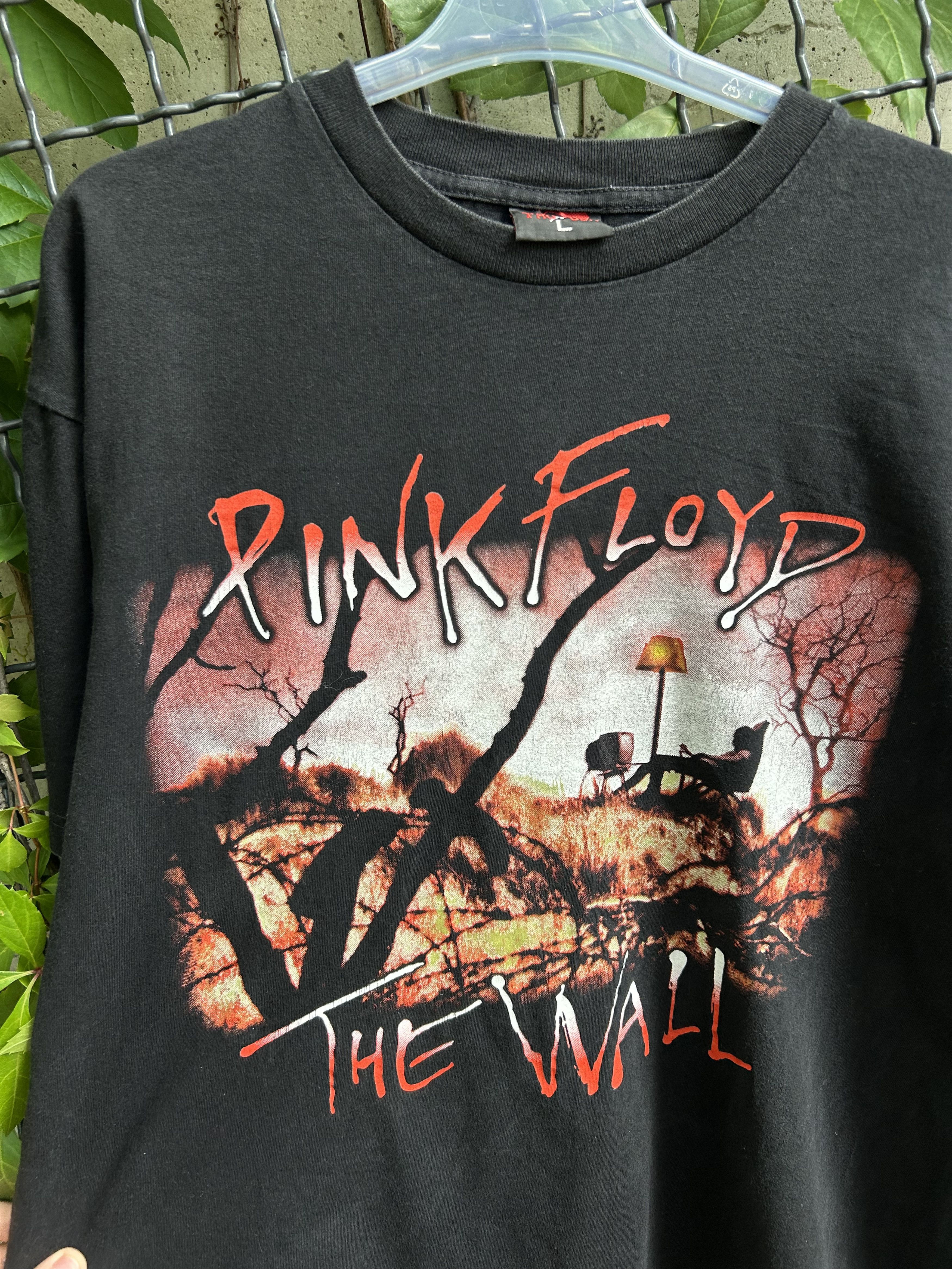 Band Tees Vintage 90s Pink Floyd The Wall Rock Band T-shirt Size US L / EU 52-54 / 3 - 3 Thumbnail