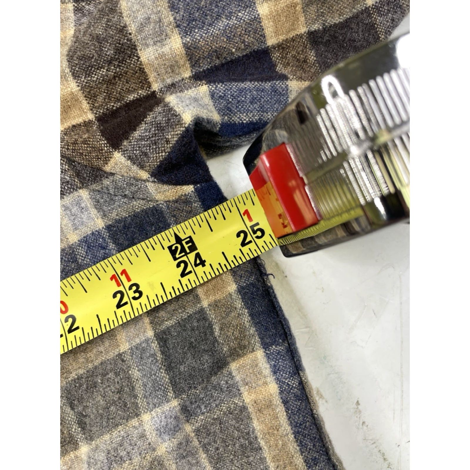 Pendleton Pendleton Button-Up Shirt 100% Virgin Wool Flannel Brown Blue Plaid Men’s L Multicolor Button-Front Collared Long Sleeve Regular Fit Men’s Shirt Size US L / EU 52-54 / 3 - 6 Thumbnail