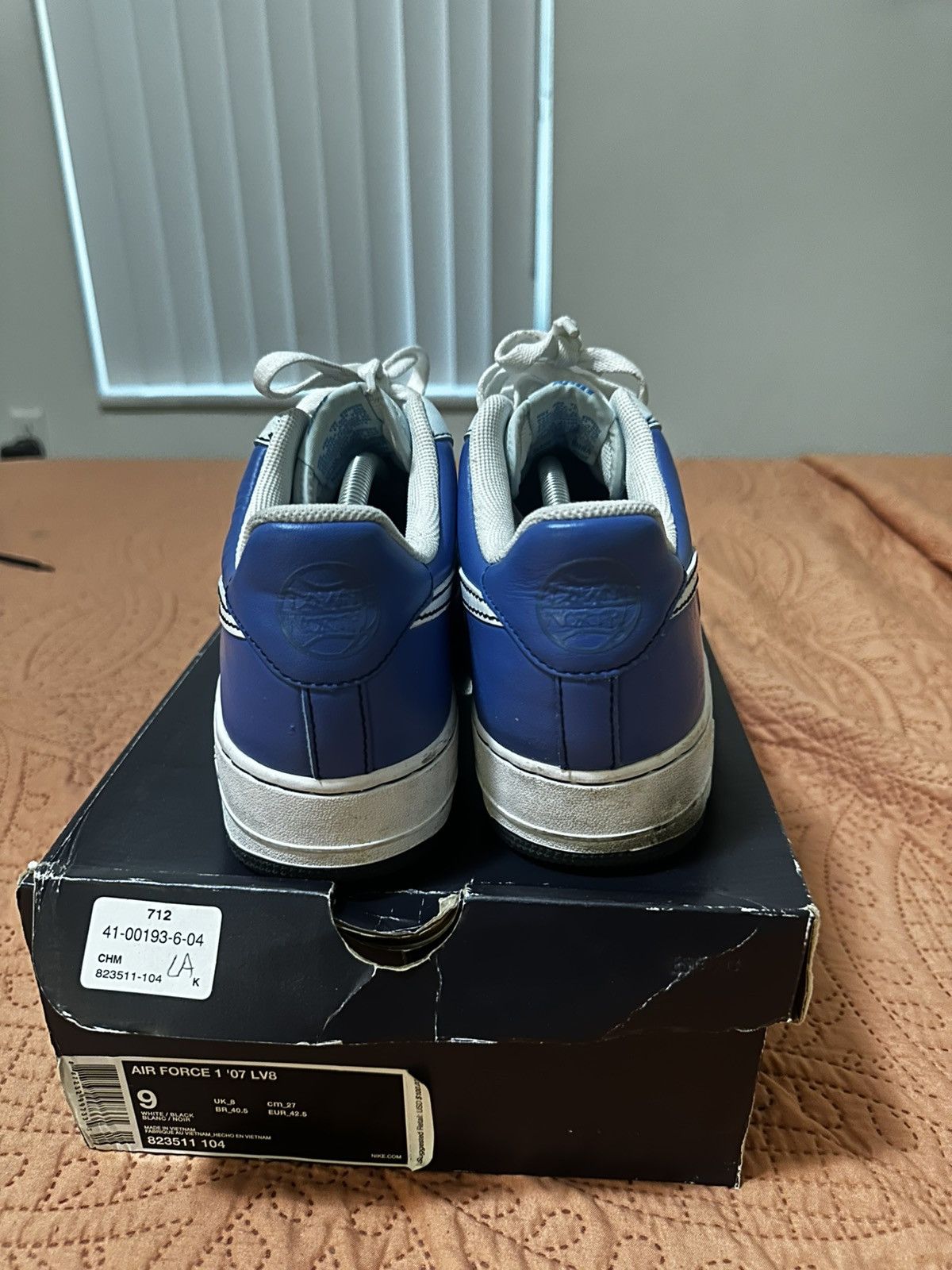 Nike WMNS NIKE AIR FORCE 1 ‘07 Size US 9.5 / EU 42-43 - 3 Thumbnail
