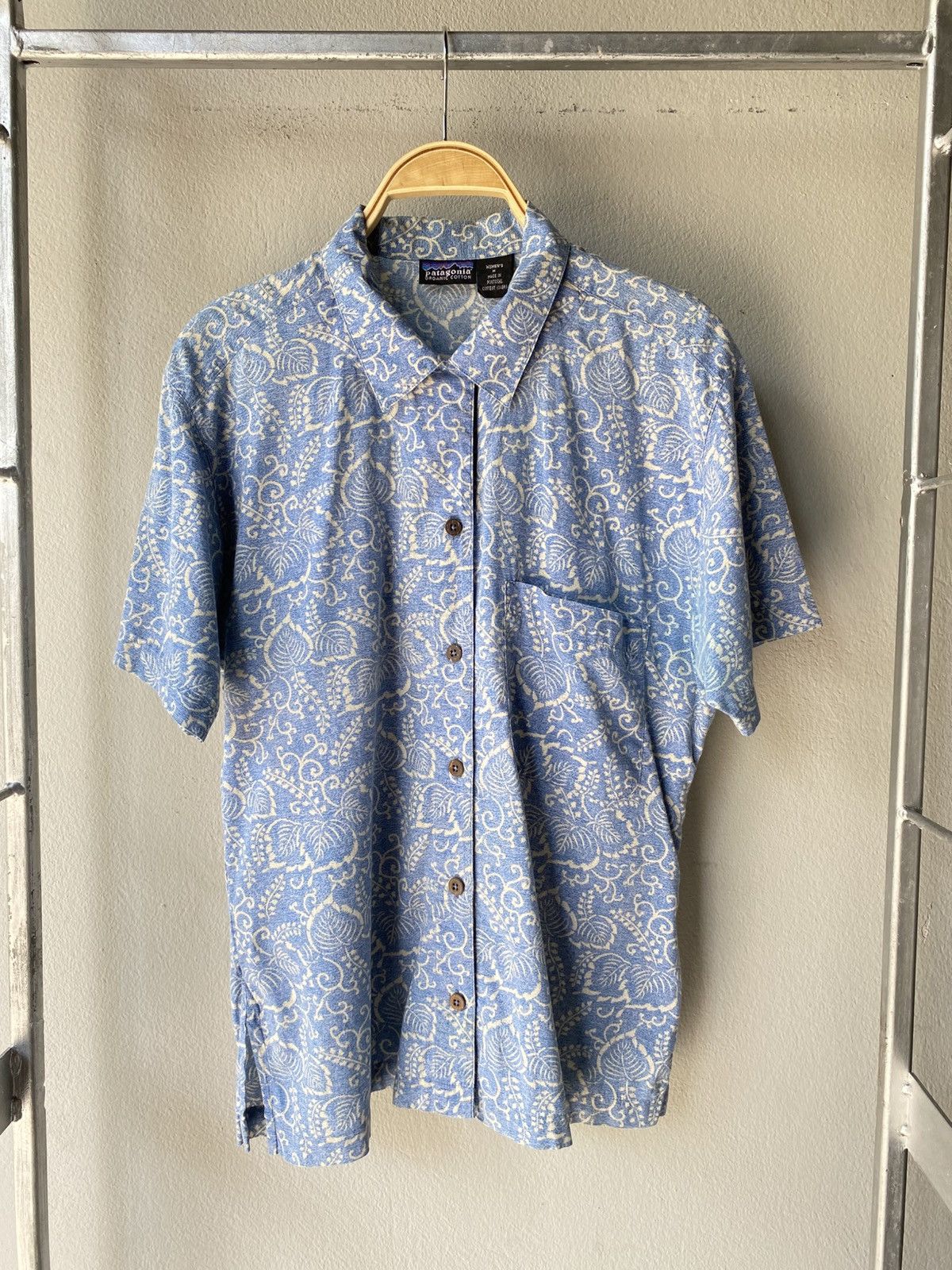 Patagonia Patagonian ORGANIC Blue Leaf Print Short-Sleeve Shirt Size ONE SIZE - 1 Thumbnail
