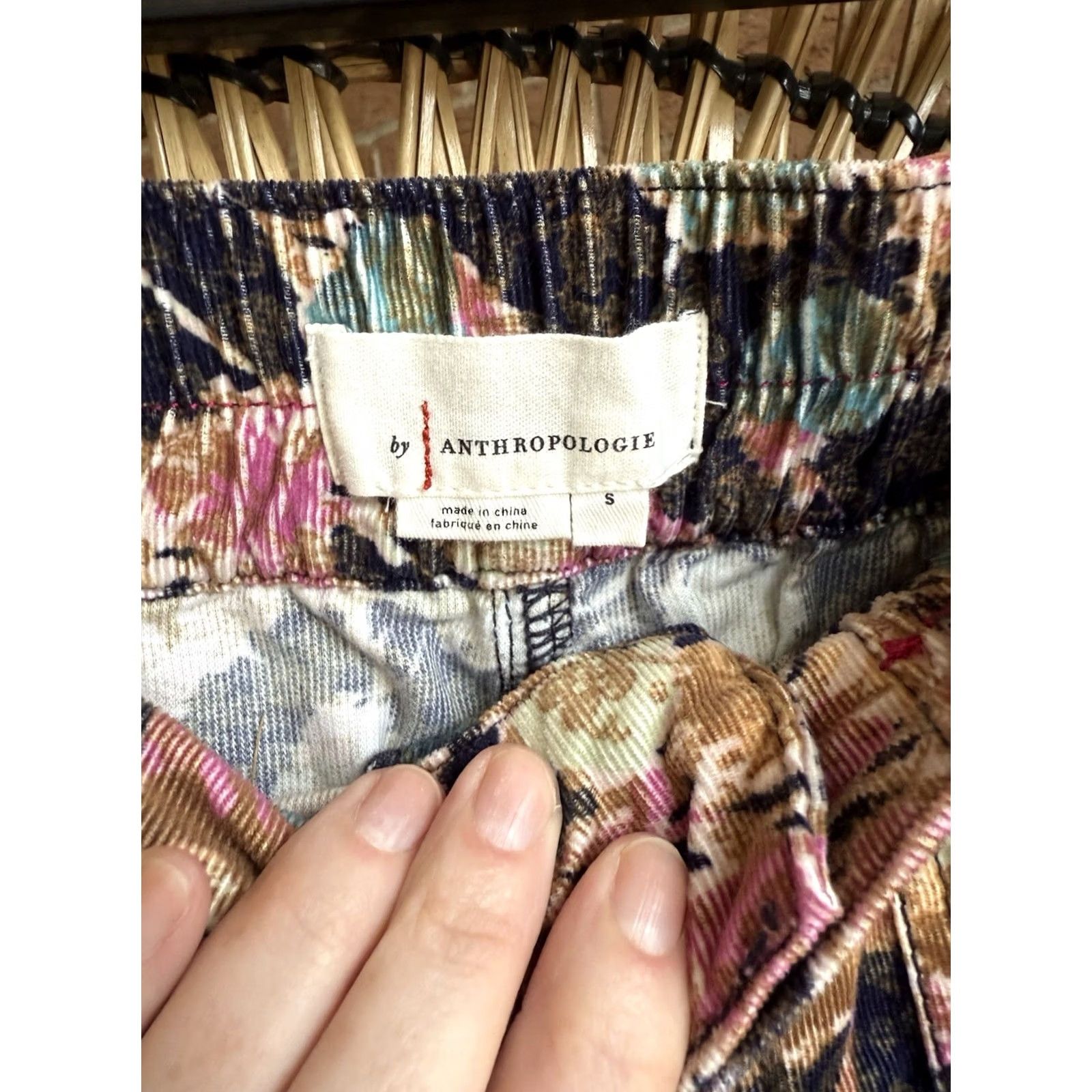 Anthropologie Anthropologie Jogger Pants Floral Corduroy Cotton S Multicolor Women EUC Size 28" / US 6 / IT 42 - 6 Thumbnail