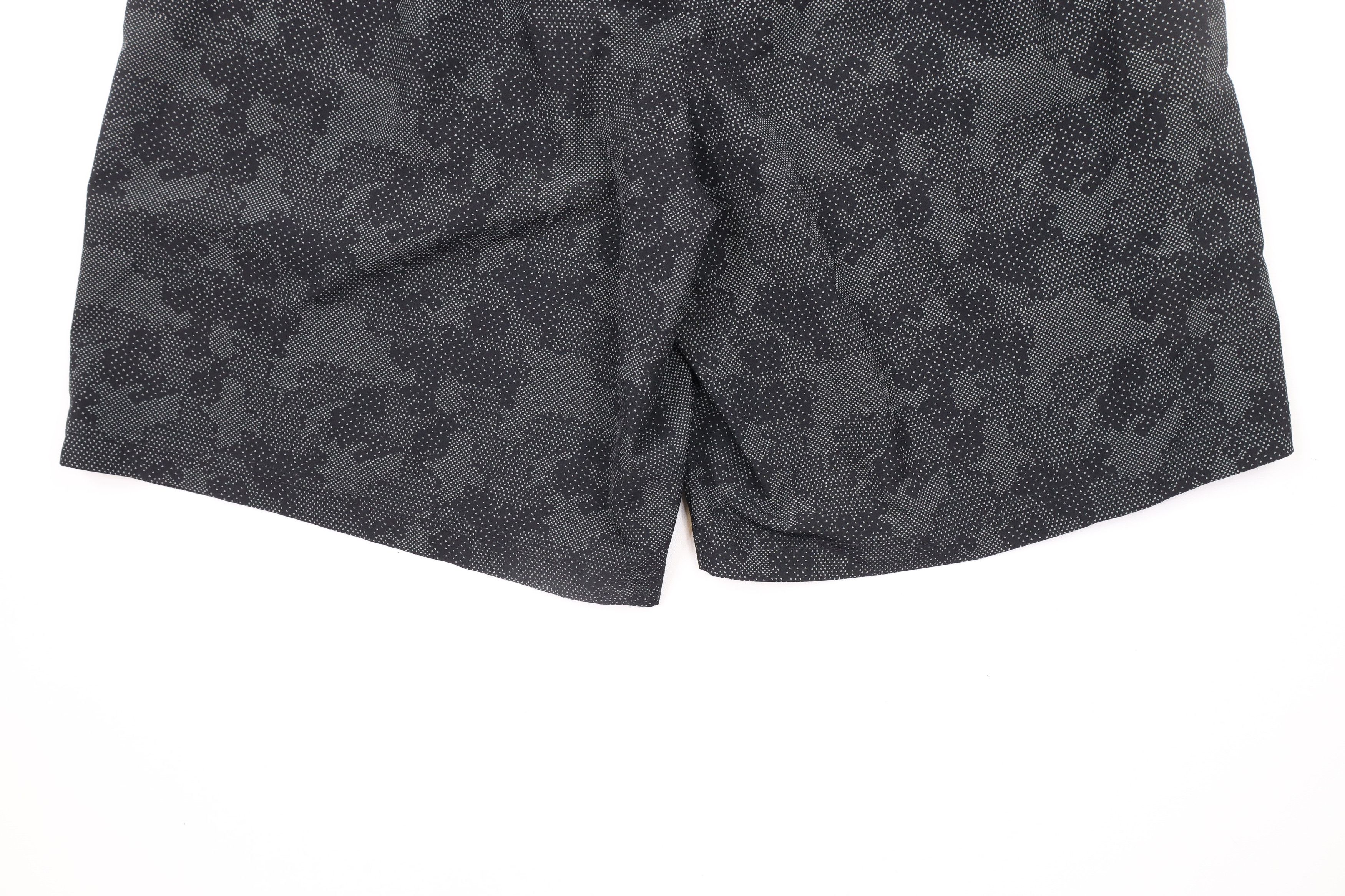 Asics × Vintage Vintage Asics Reflective Digi Camouflage Lined Shorts Size US 34 / EU 50 - 13 Thumbnail