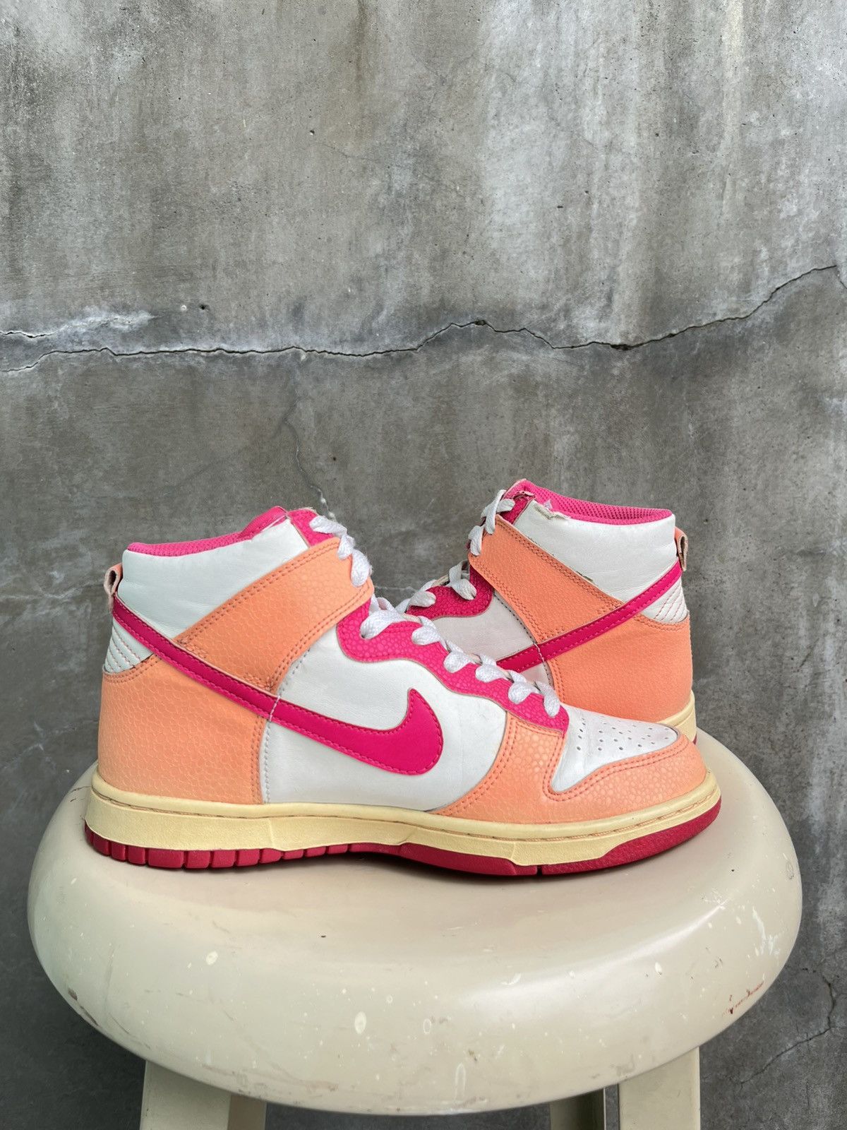 Nike Dunk Hi SB 2013 Atomic Pink Size US 6 / IT 36 - 7 Thumbnail