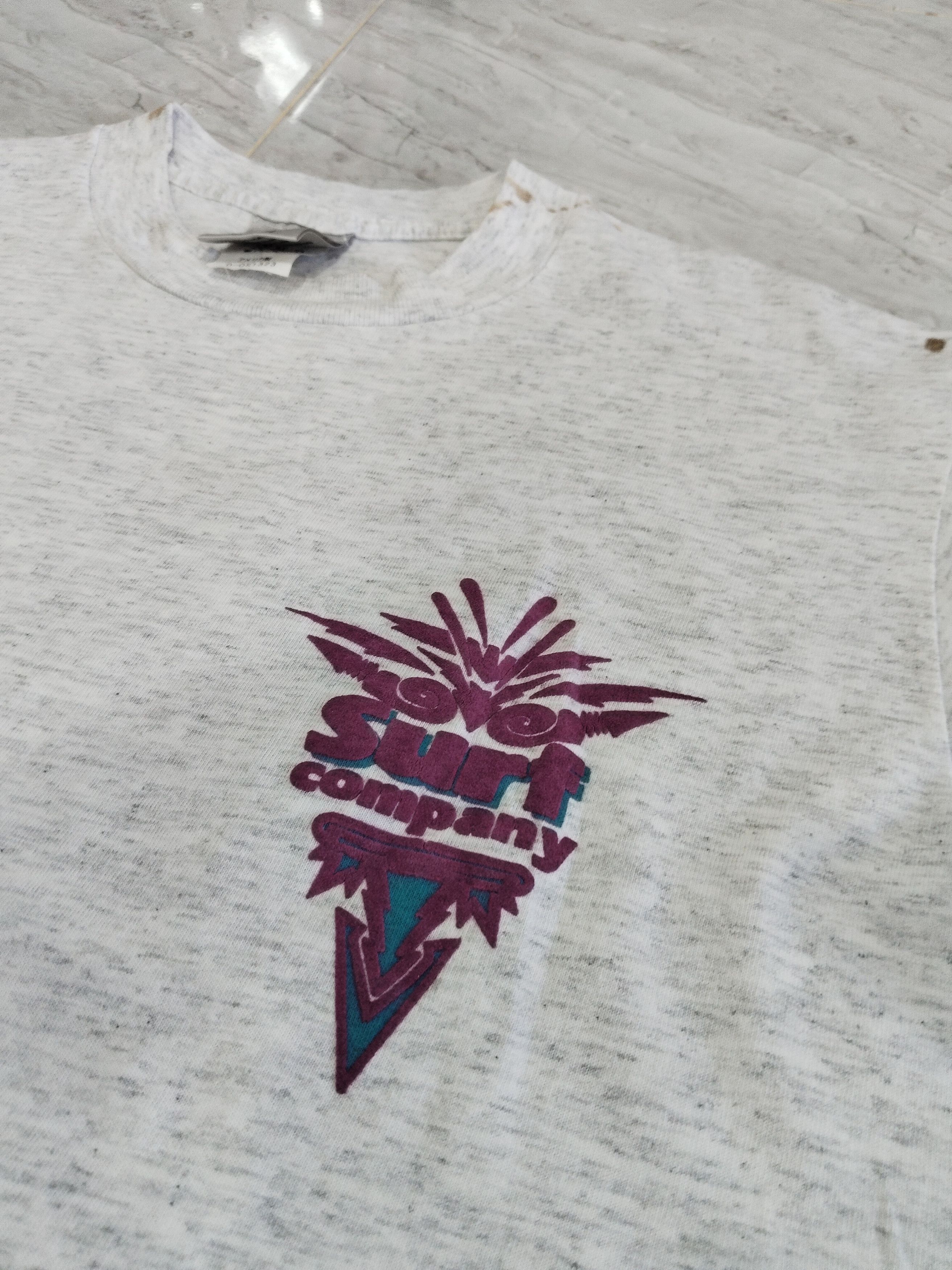 Vintage Vintage 90s Surfing Company Skulls Tshirt Size US M / EU 48-50 / 2 - 3 Thumbnail