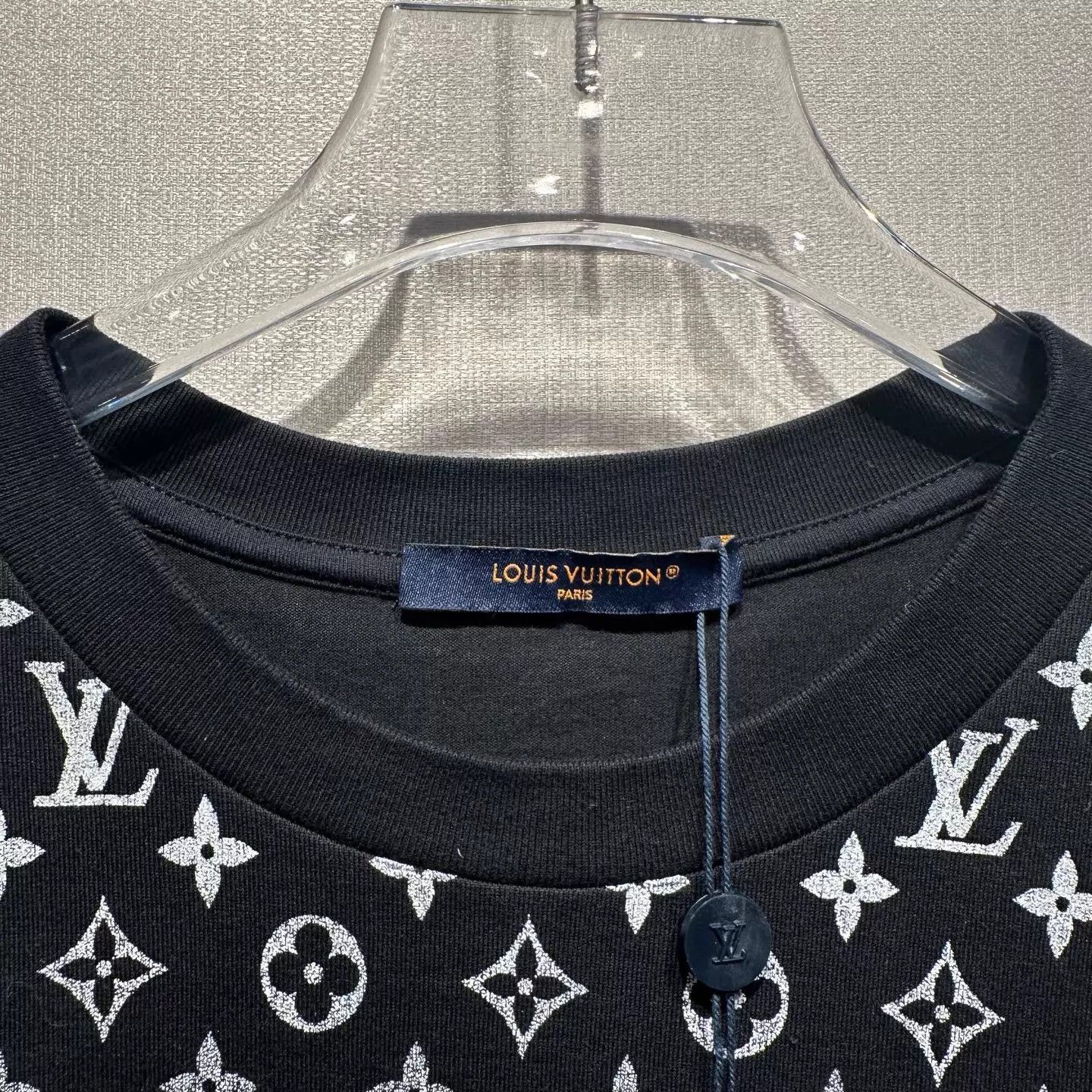 Louis Vuitton LV SS24 Black White Gradient All Over Print Tee L Size US L / EU 52-54 / 3 - 2 Thumbnail