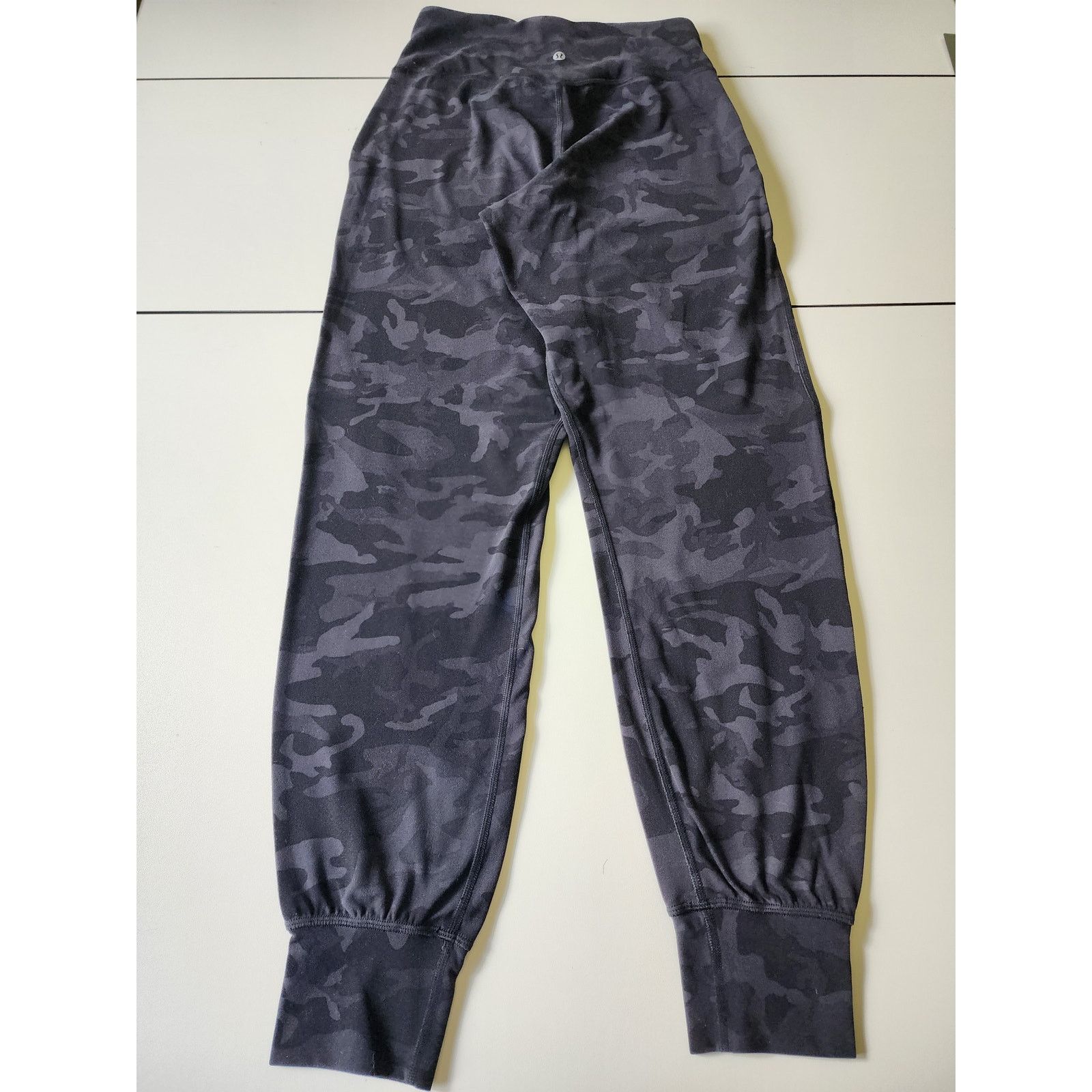 Lululemon Lululemon Athletica Gray Camo Leggings womens 6 Size 28" / US 6 / IT 42 - 2 Thumbnail