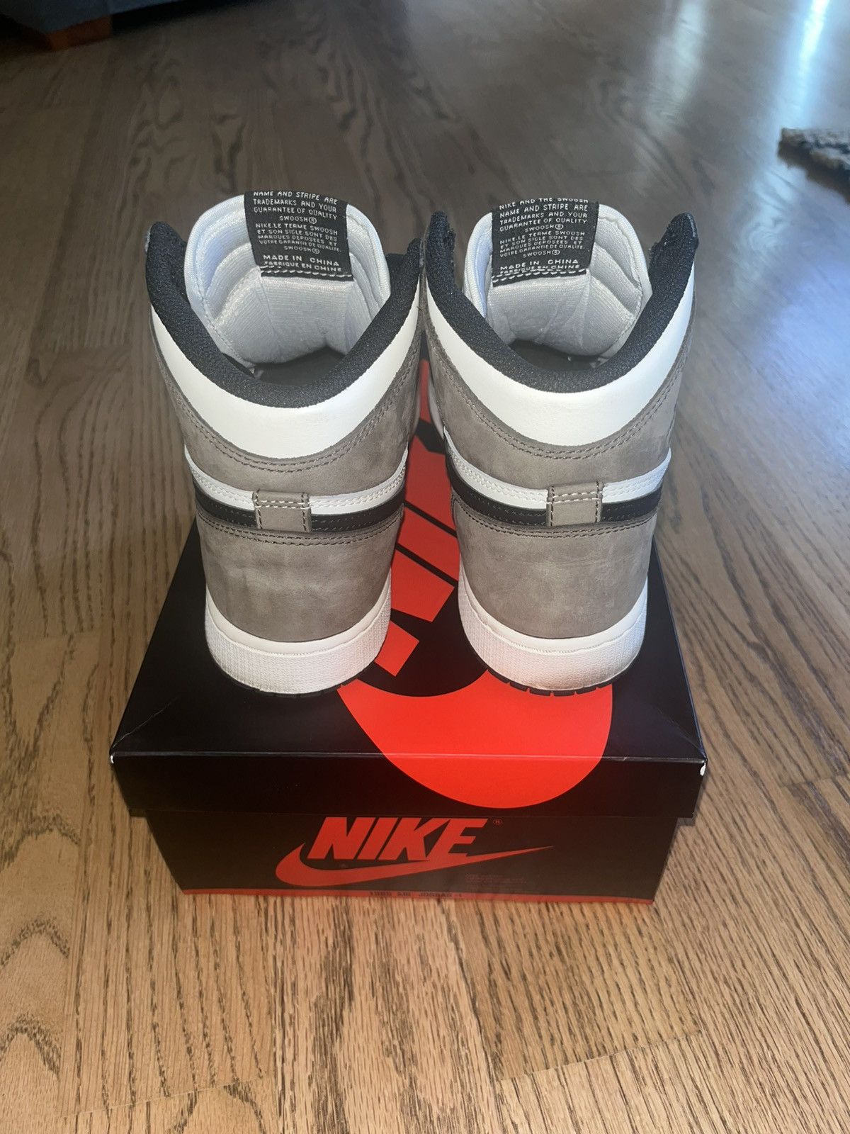 Nike Jordan 1 Mocha Retro High OG (6.5Y - GS) Size US 6.5 / EU 39-40 - 5 Thumbnail