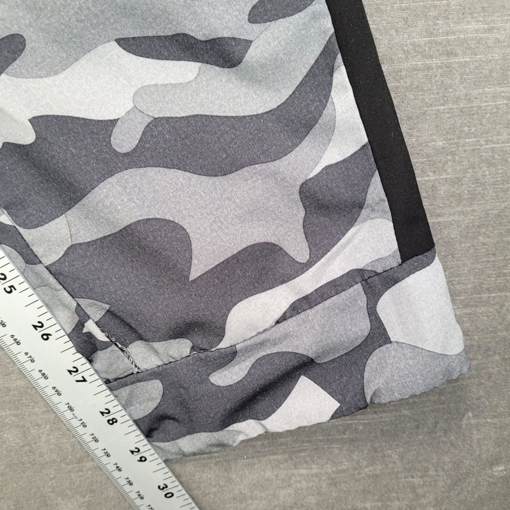 New Balance New Balance Mens Large Gray Camo Track Pants Ankle Zip Running Joggers Size 36" / US 14 / IT 50 - 7 Thumbnail