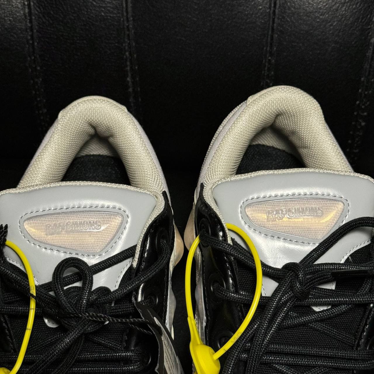 Adidas × Raf Simons Adidas Raf Simons Ozweego Cream Size US 6.5 / EU 39-40 - 7 Thumbnail