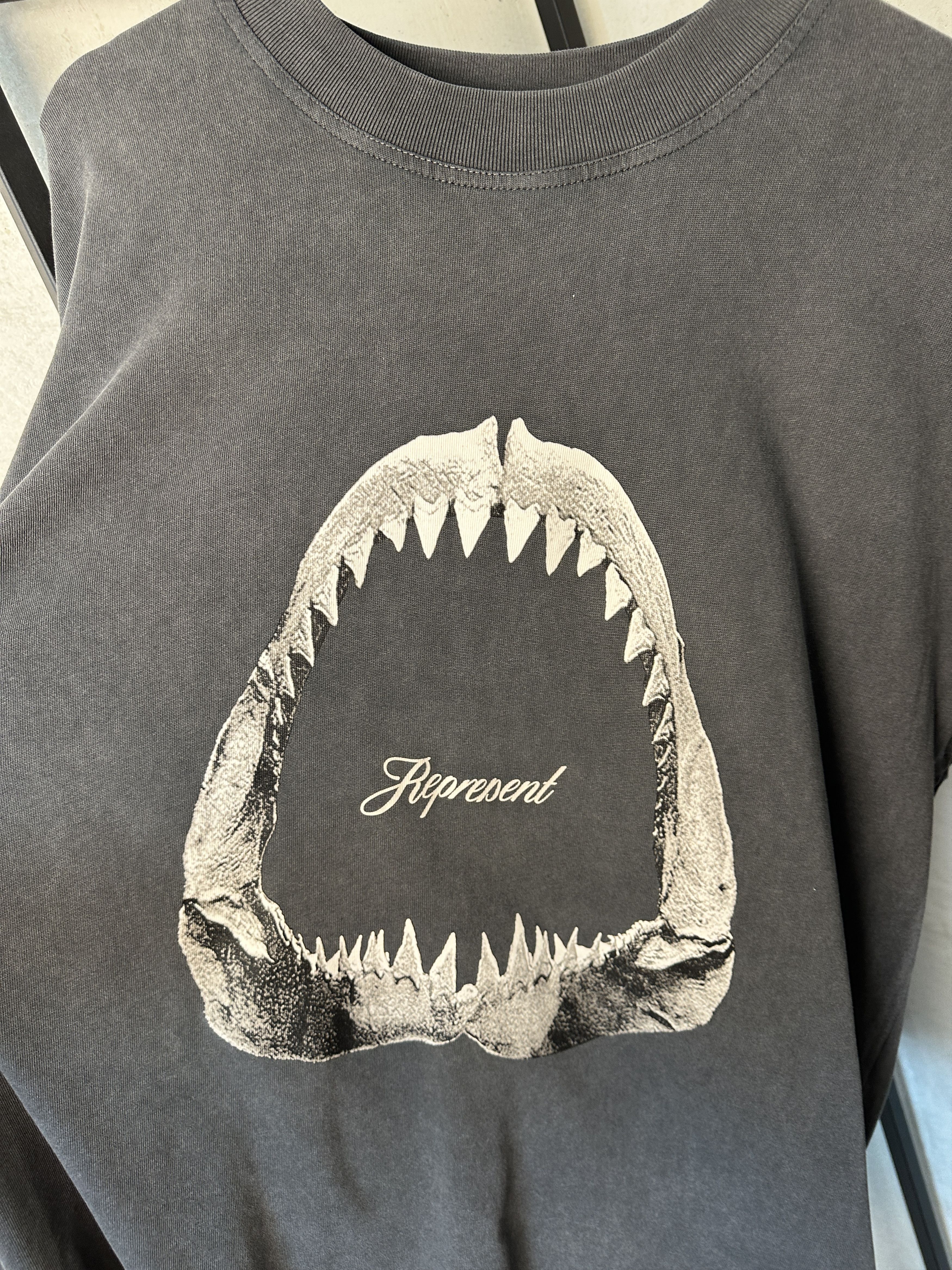 Represent Clo. Represent Shark Jaws Tee Off Black Size US XL / EU 56 / 4 - 2 Thumbnail