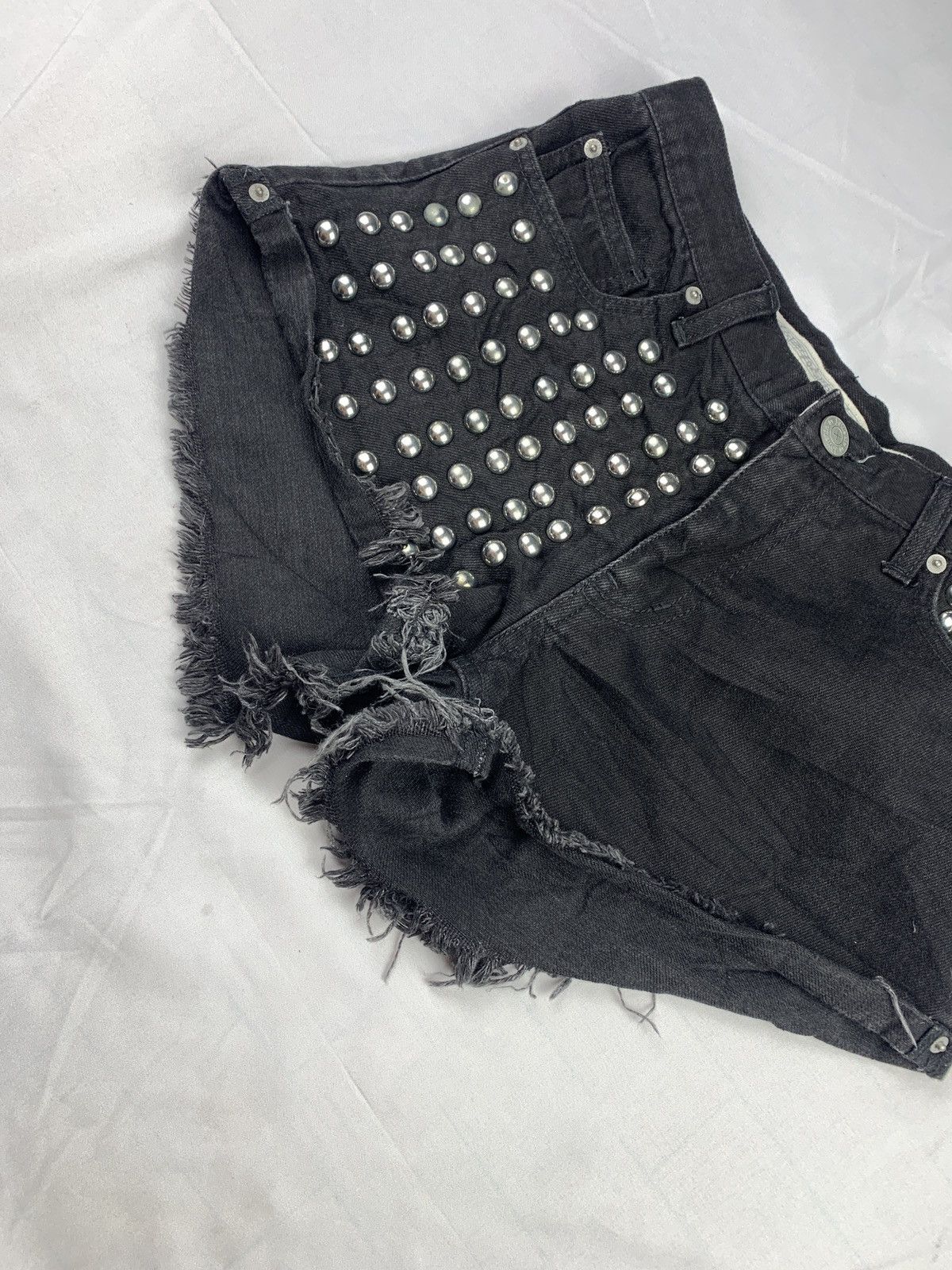 Japanese Brand jouetie Japan Black Studded Rough Mini Jeans Shorts Size 28" / US 6 / IT 42 - 7 Thumbnail