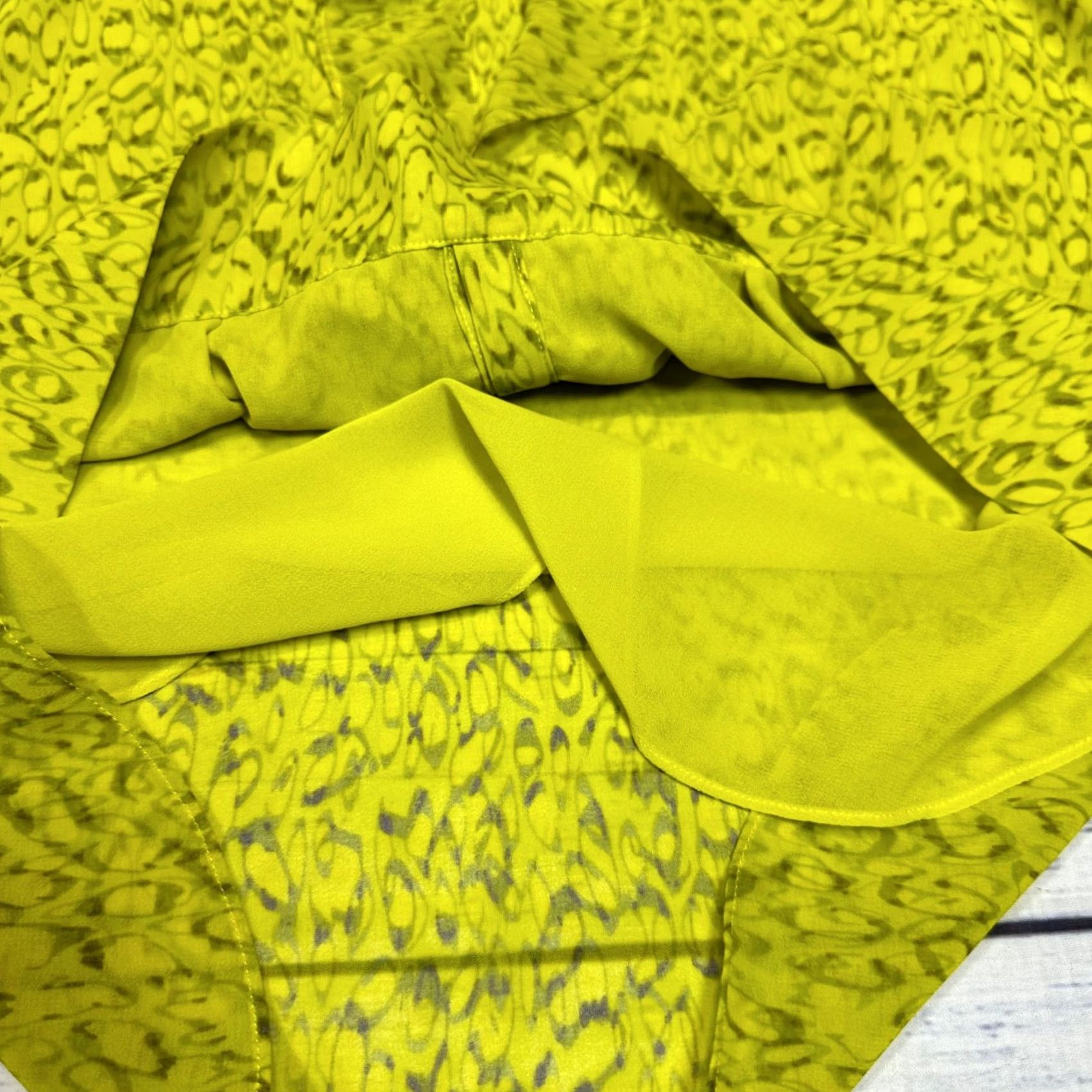 Vintage Cabi Womens Tank XS Green Yellow Print Reign Ruffled Sleeveless Blouse Lined Size XS / US 0-2 / IT 36-38 - 4 Thumbnail