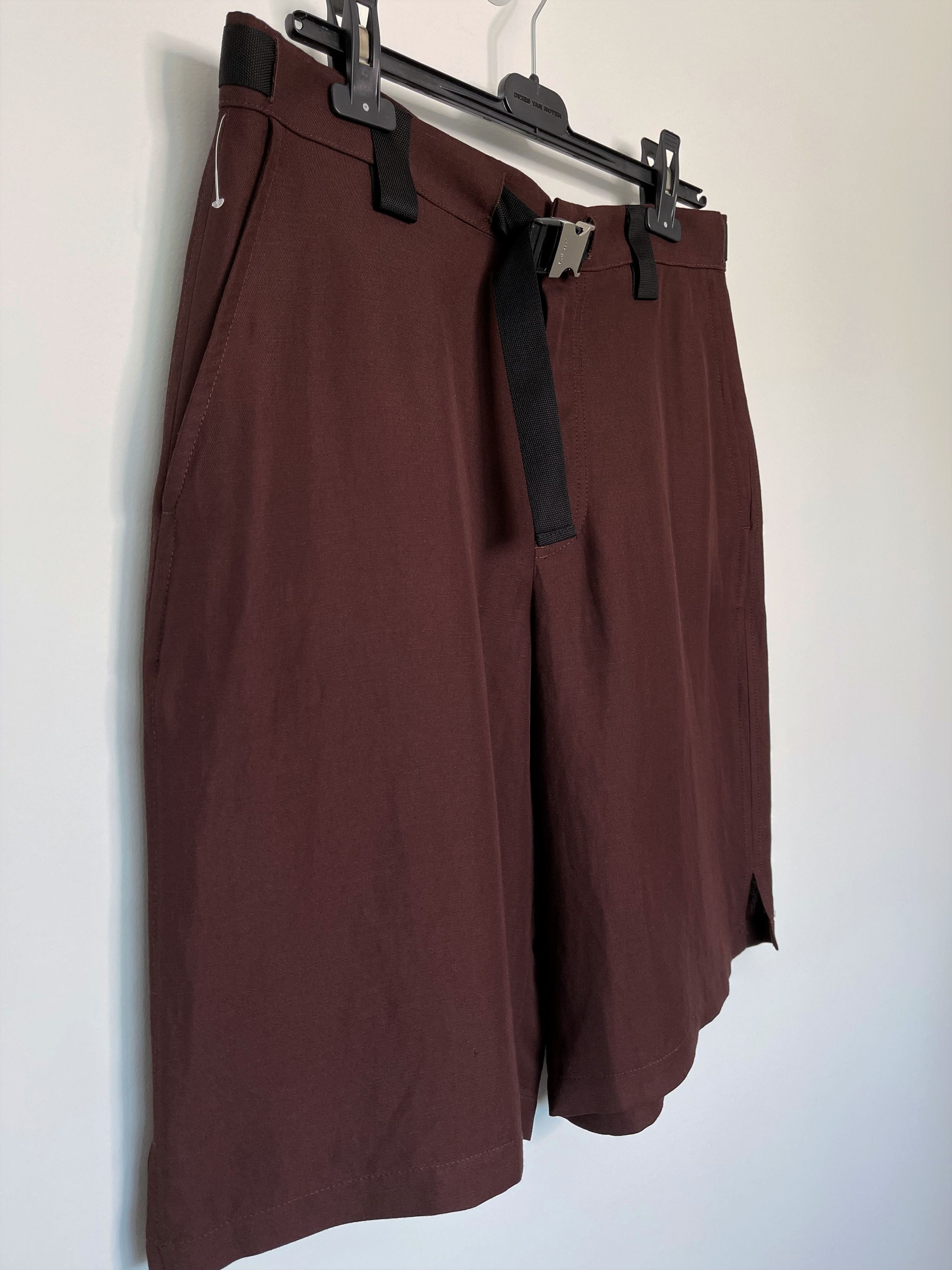 image of Jacquemus Eu50 Linen Meio Belt Buckle Utility Short Ss23 Le Raphia in Dark Brown, Men's (Size 34)