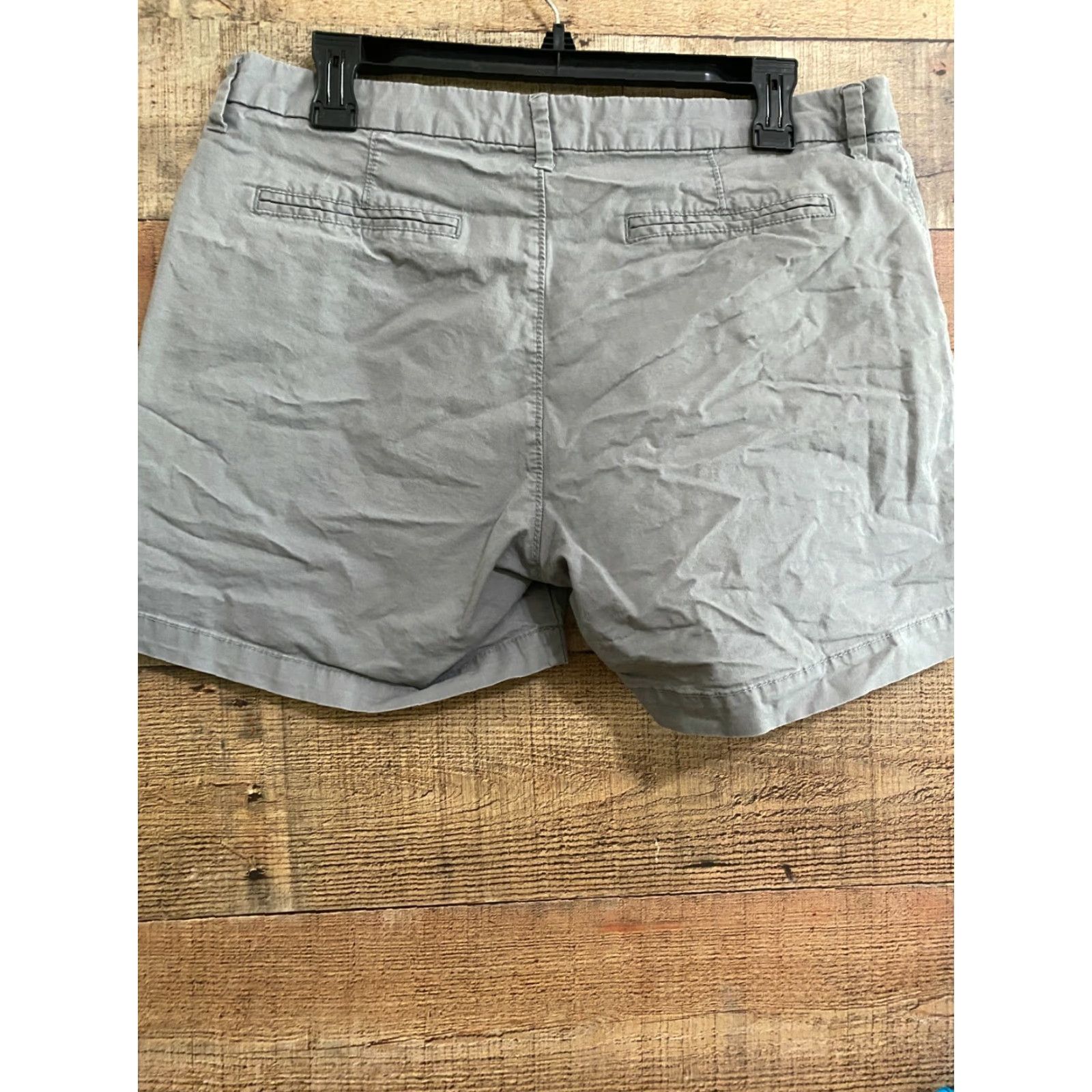 Old Navy Old Navy Women’s Gray Shorts size 10 Size 32" / US 10 / IT 46 - 2 Thumbnail