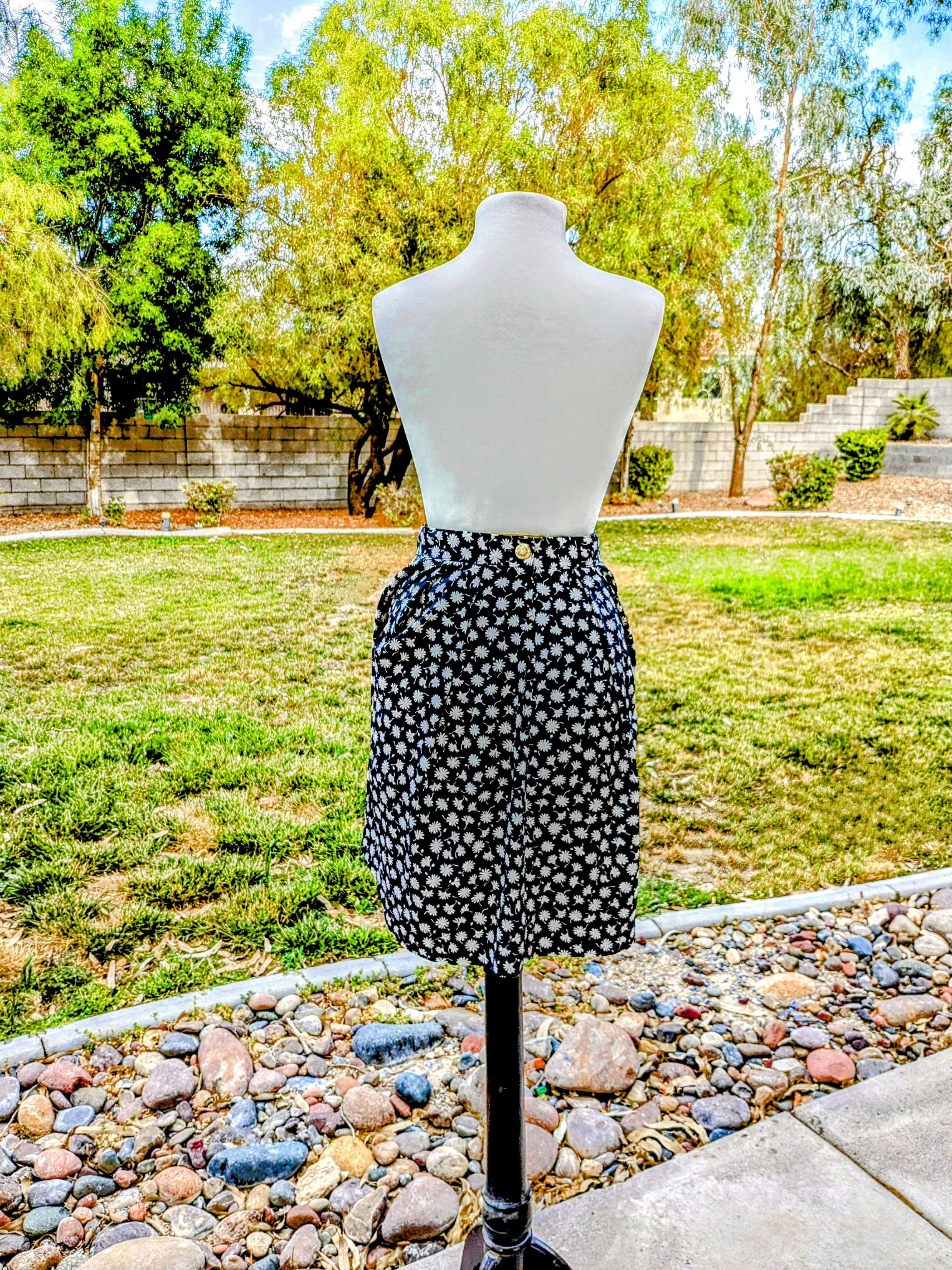 Vintage Retro Button Waist Petite Floral Polka Print Midi Skirt EUC Size 27" / US 4 / IT 40 - 3 Thumbnail