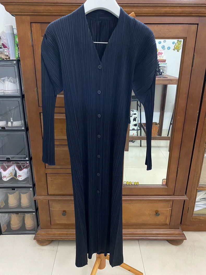 Issey Miyake Issey Miyake Black pleated cardigan Size M / US 6-8 / IT 42-44 - 1 Thumbnail