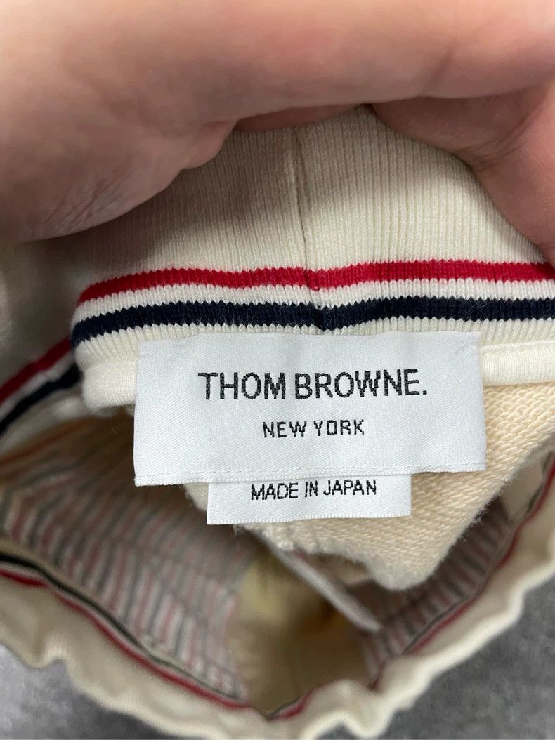 Thom Browne Thom Browne size0 Sports shorts in beige Size US 26 / EU 42 - 3 Thumbnail