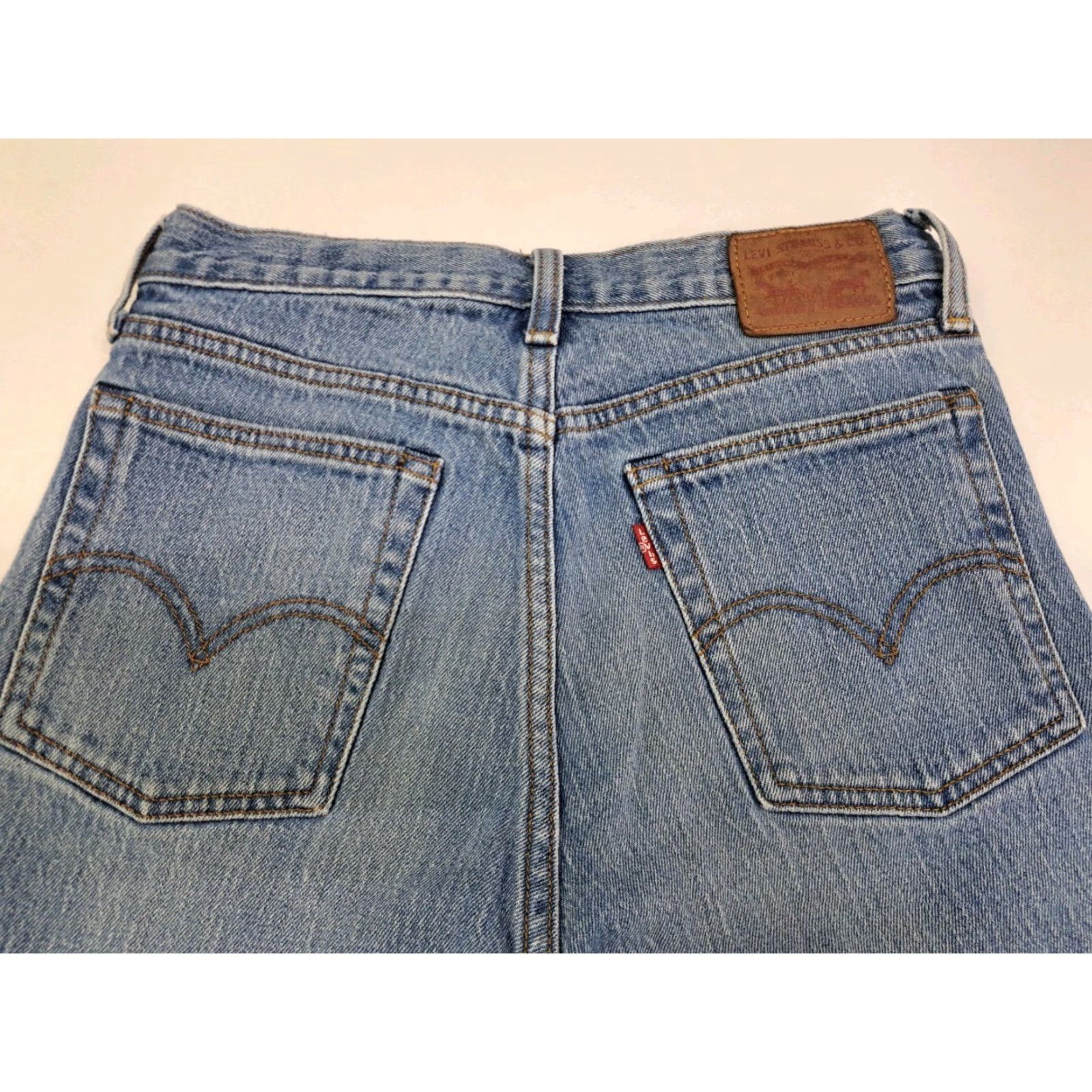 Levi's Levi's Womens Jeans Blue 27 Inseam 27 White Oak Cone Denim Button Fly Raw Hem Size 27/27 Regular Rise High Vintage: No MPN 7206 7206 ( Denim ) Size 27" / US 4 / IT 40 - 7 Thumbnail
