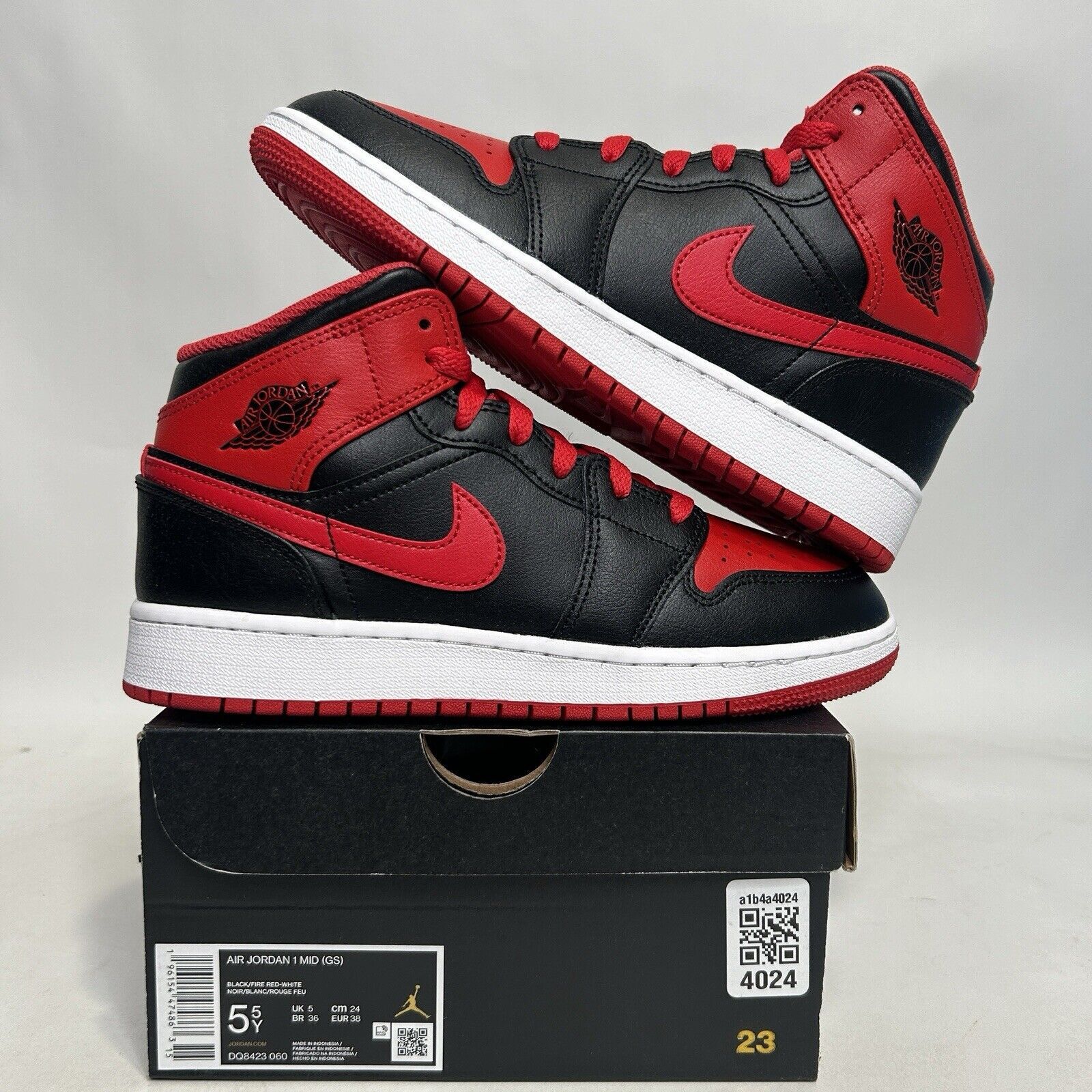 Nike Nike Air Jordan 1 Mid Retro GS “Alternate Bred” 2024 Size US 7 / IT 37 - 1 Thumbnail