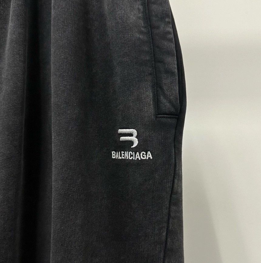 Balenciaga BALENCIAGA FW21 Sporty B Embroidered Logo Was 2412-Nextarrow Size US 36 / EU 52 - 4 Thumbnail