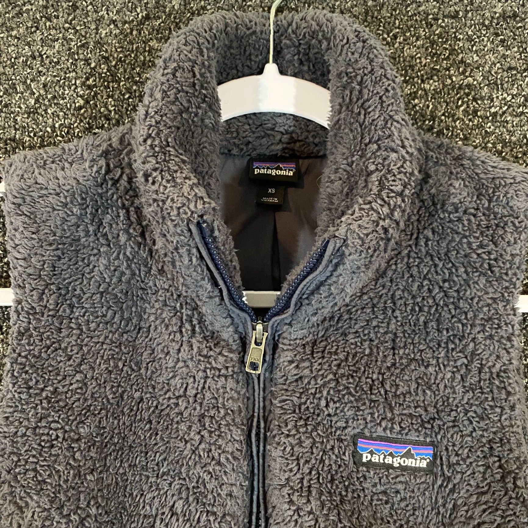 Patagonia Patagonia Sweater Vest Women XS Gray Sherpa Fleece Fuzzy Pockets Full Zip Hiking Vest Sweater Casual Winter Outdoor Size XS / US 0-2 / IT 36-38 - 2 Thumbnail