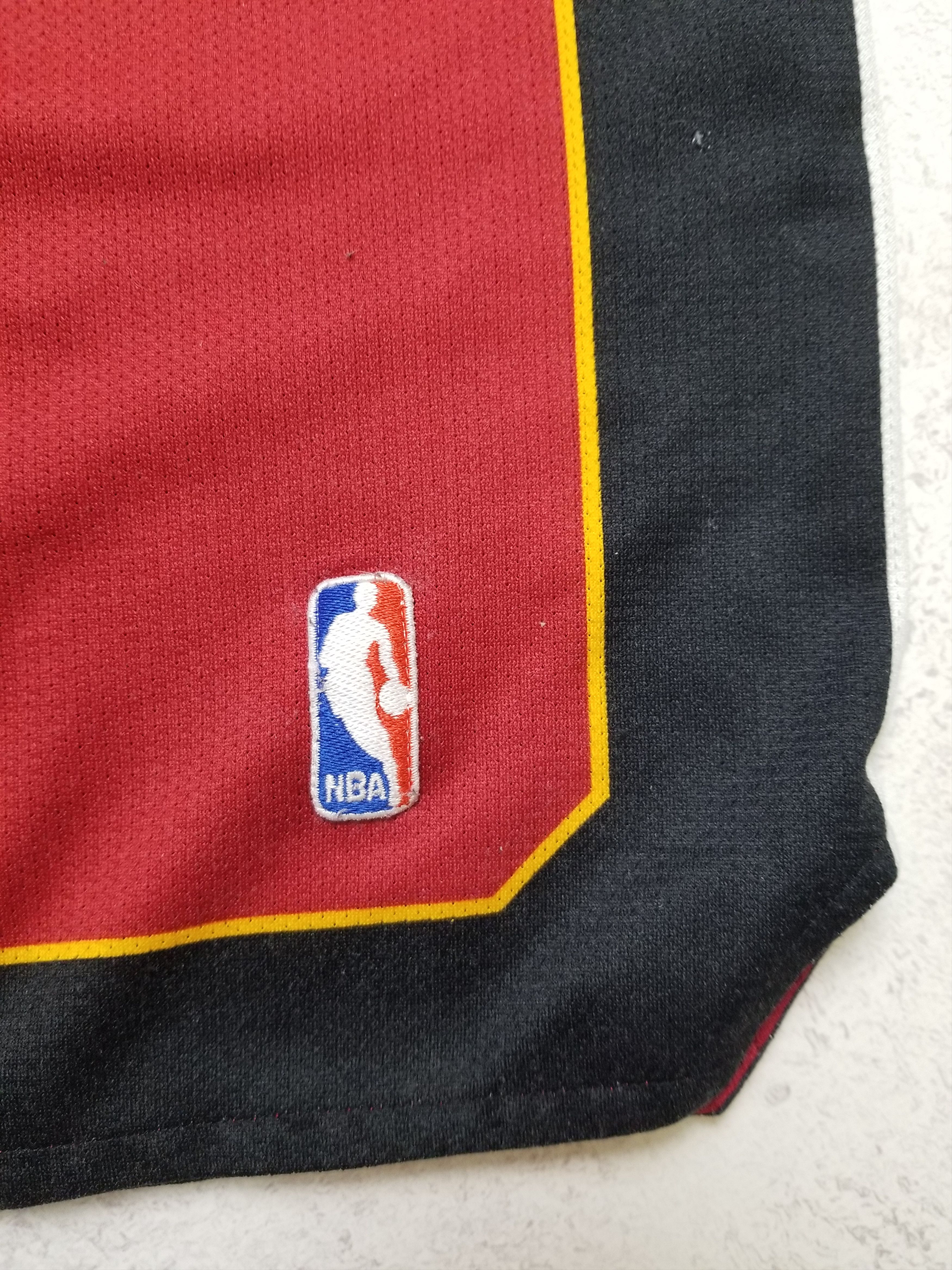 Champion Vintage Champion Miami Heat NBA Basketball Shorts Size M Size US 32 / EU 48 - 12 Thumbnail