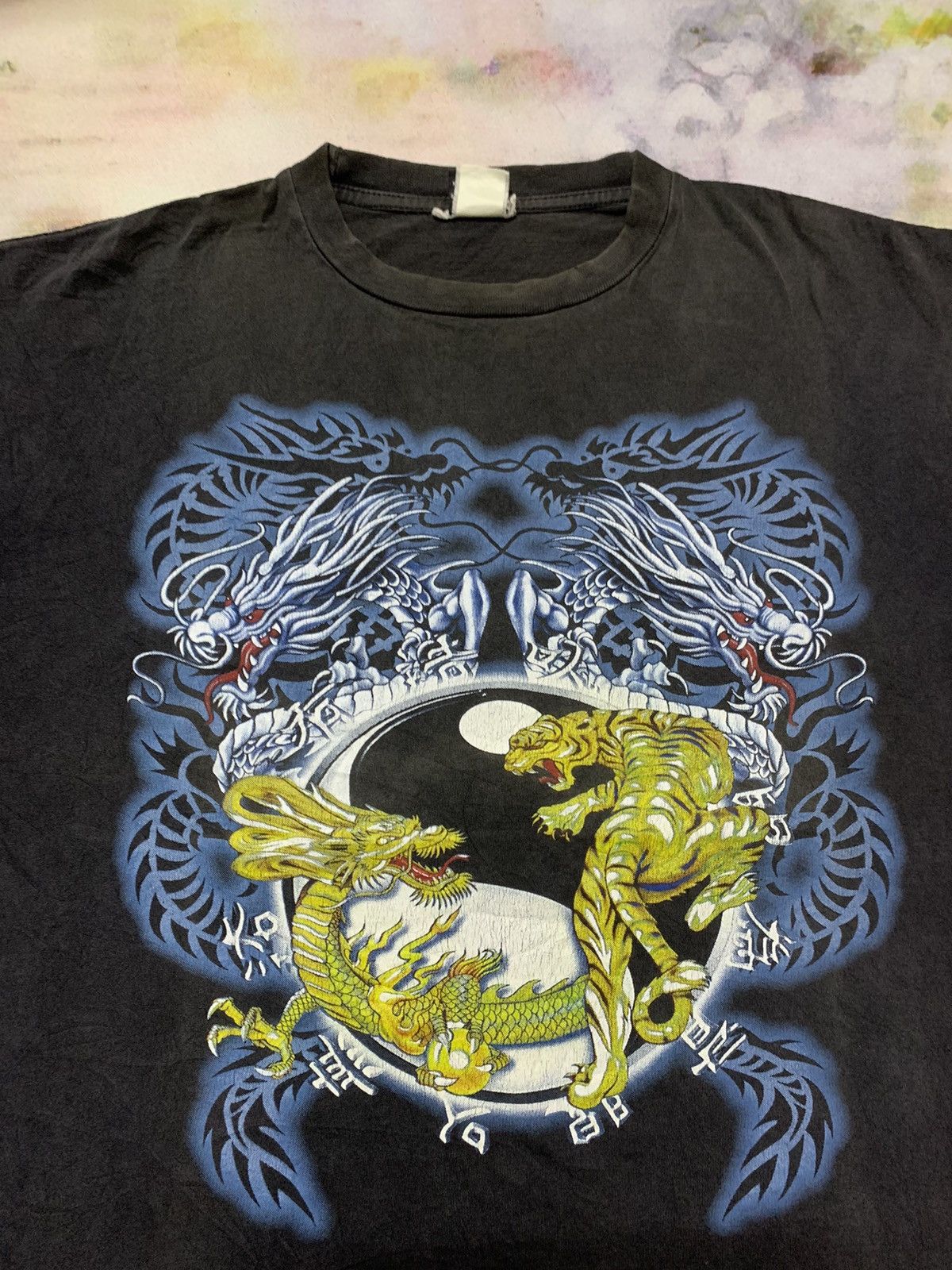 Vintage Vintage Dragon Versus Tiger Tshirt Size US M / EU 48-50 / 2 - 3 Thumbnail