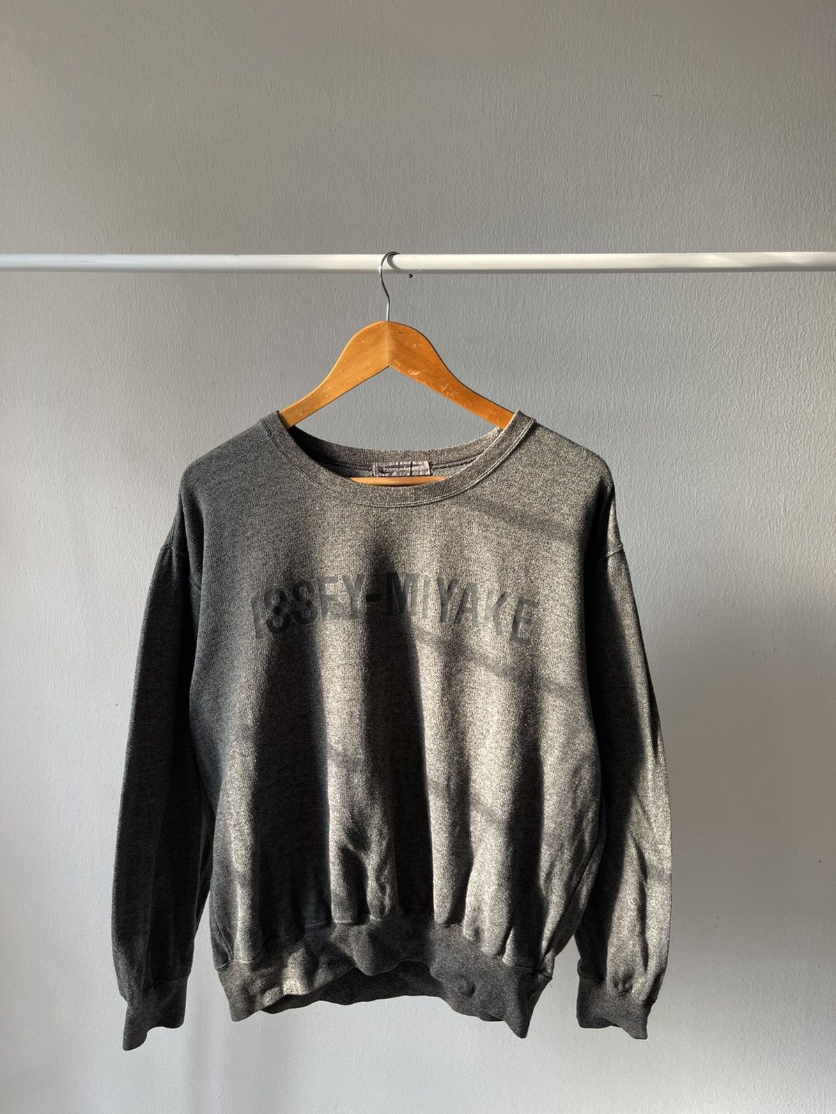 Designer × Issey Miyake × Japanese Brand 80s Issey Miyake SpellOut Sweatshirt Size US M / EU 48-50 / 2 - 1 Thumbnail