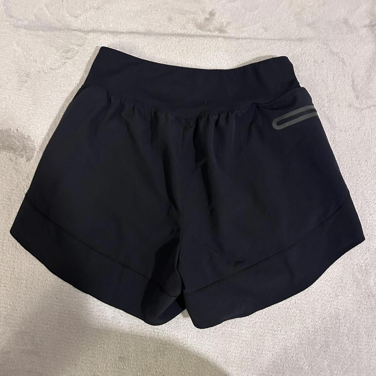 Under Armour Under Armour Women's Black Shorts Size 32" / US 10 / IT 46 - 2 Thumbnail