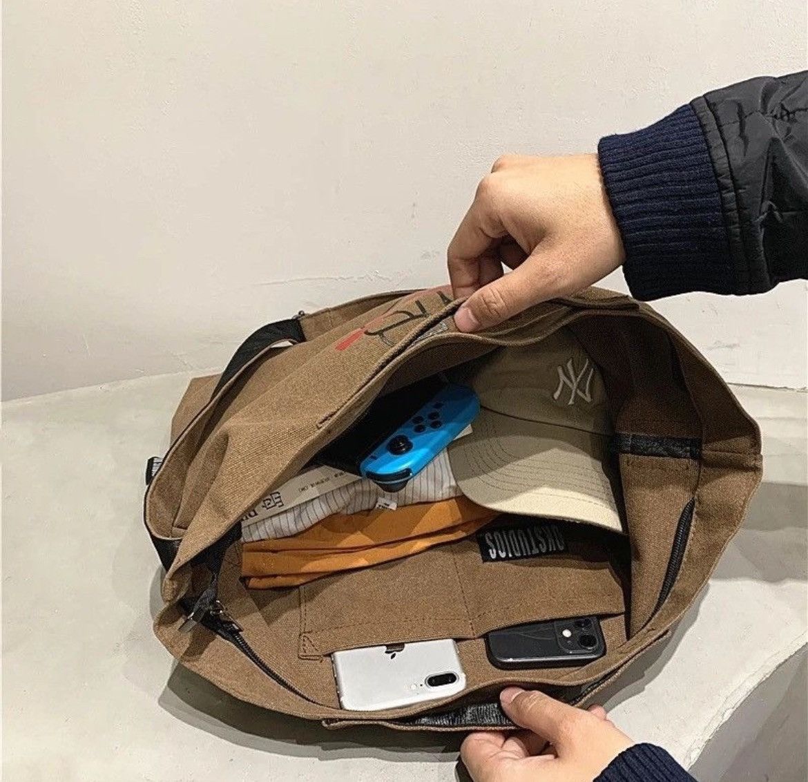 Japanese Brand Graphic print canvas shoulder bag messenger bag y2k Size ONE SIZE - 3 Thumbnail