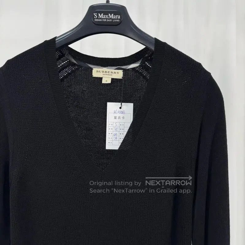 Burberry Burberry Black Wool V-Neck Sweater for Women. Size S / US 4 / IT 40 - 3 Thumbnail
